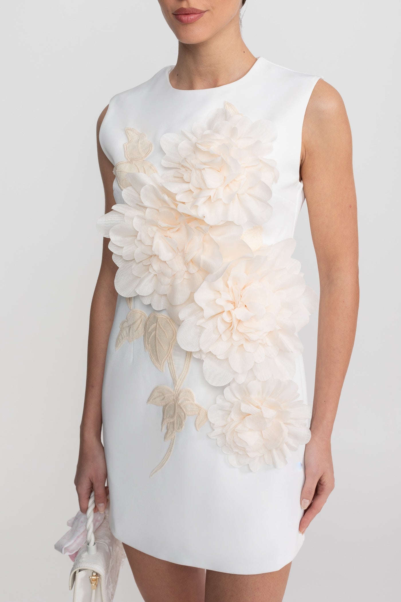 Rochie Mini Fără Mâneci cu Decolteu Rotund și Aplicație Florală 3D - Alb