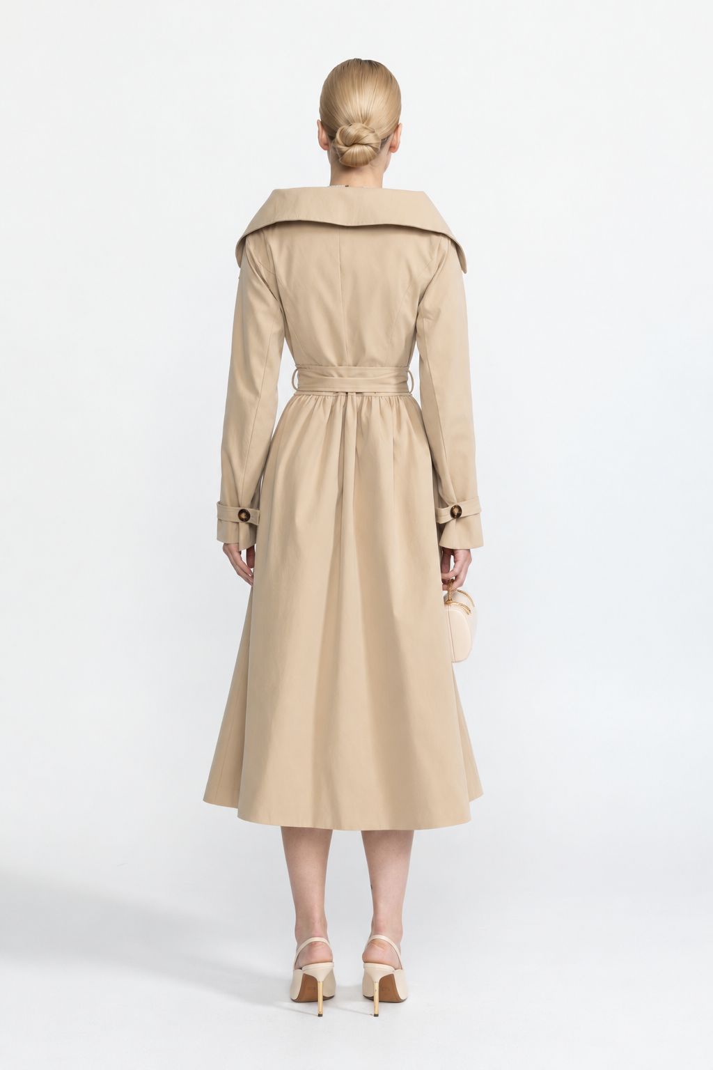 Rochie-trench bej cu guler off-shoulder și cordon în talie
