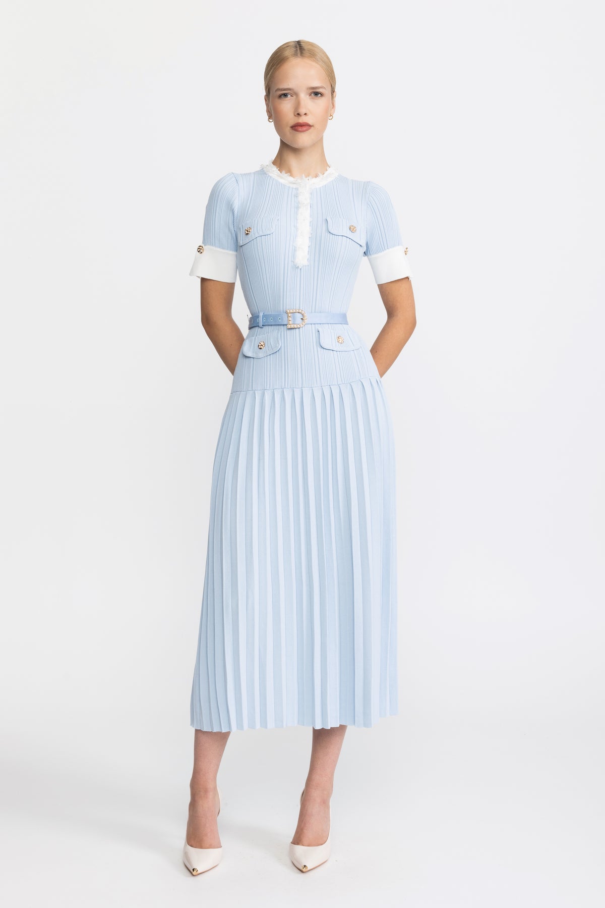 Rochie midi din tricot plisat cu volane decorative - albastru deschis