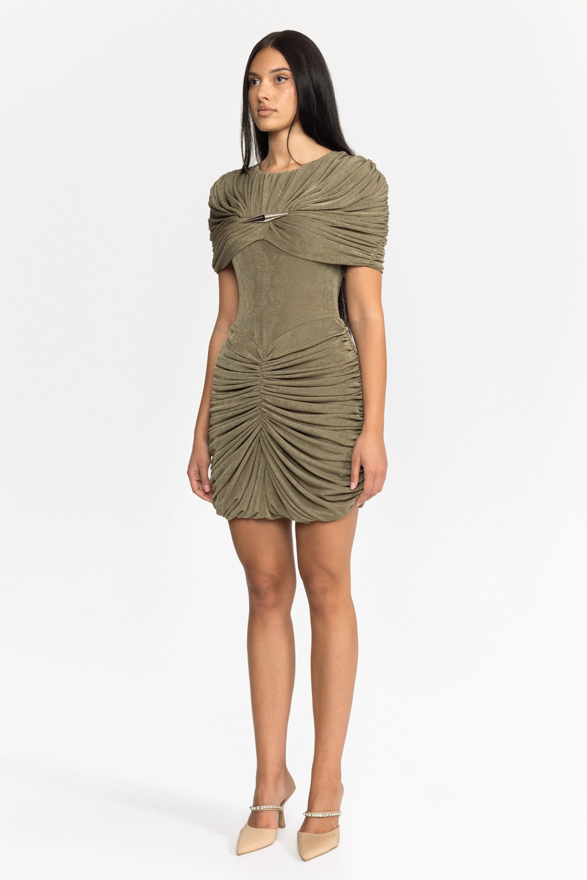 Rochie mini drapată cu pelerină și fronseuri - Olive