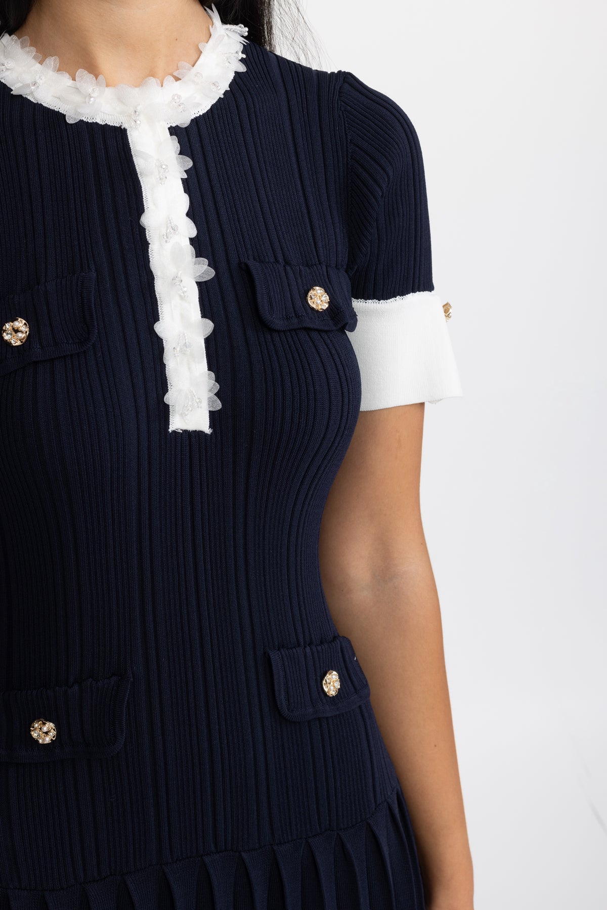 Rochie midi din tricot plisat cu volan la tiv - bleumarin