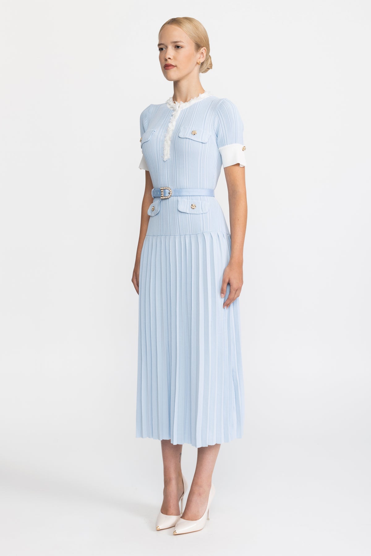 Rochie midi din tricot plisat cu volane decorative - albastru deschis