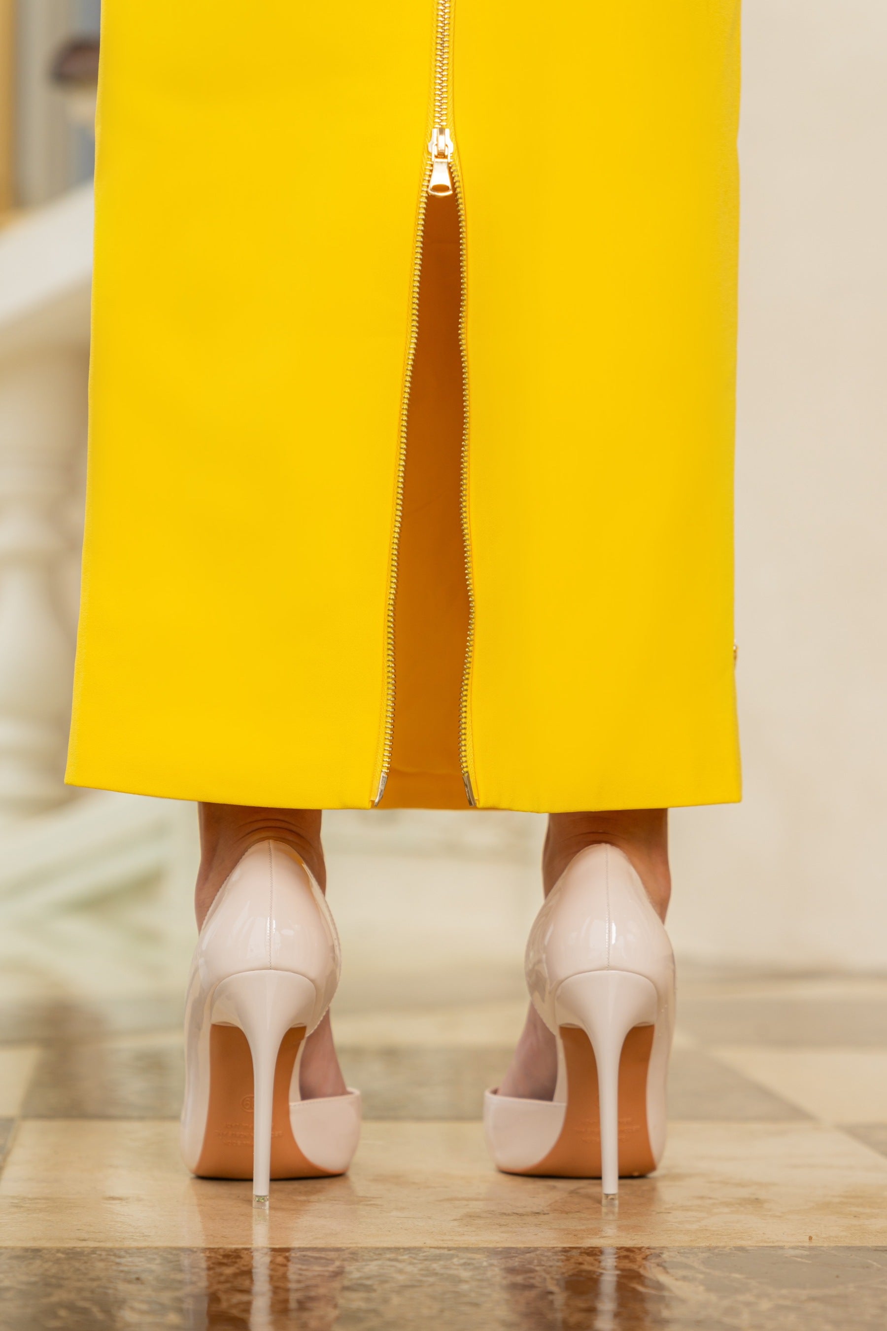 Pantofi stiletto asimetrici - Bej deschis