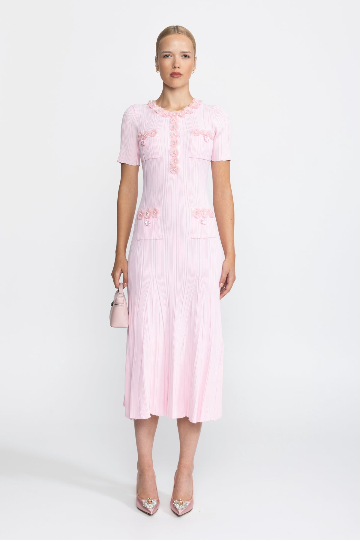 Rochie midi roz din tricot reiat cu aplicație florală