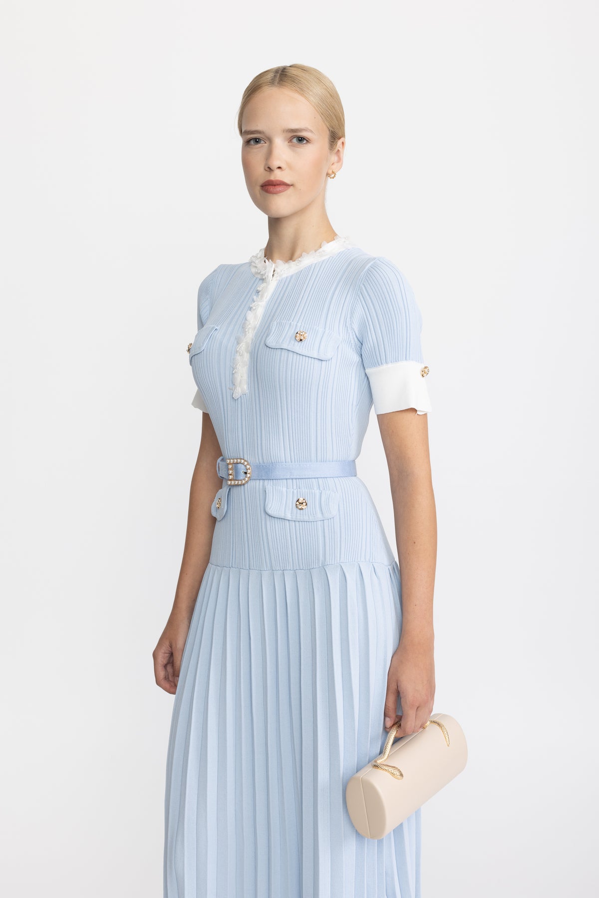 Rochie midi din tricot plisat cu volane decorative - albastru deschis