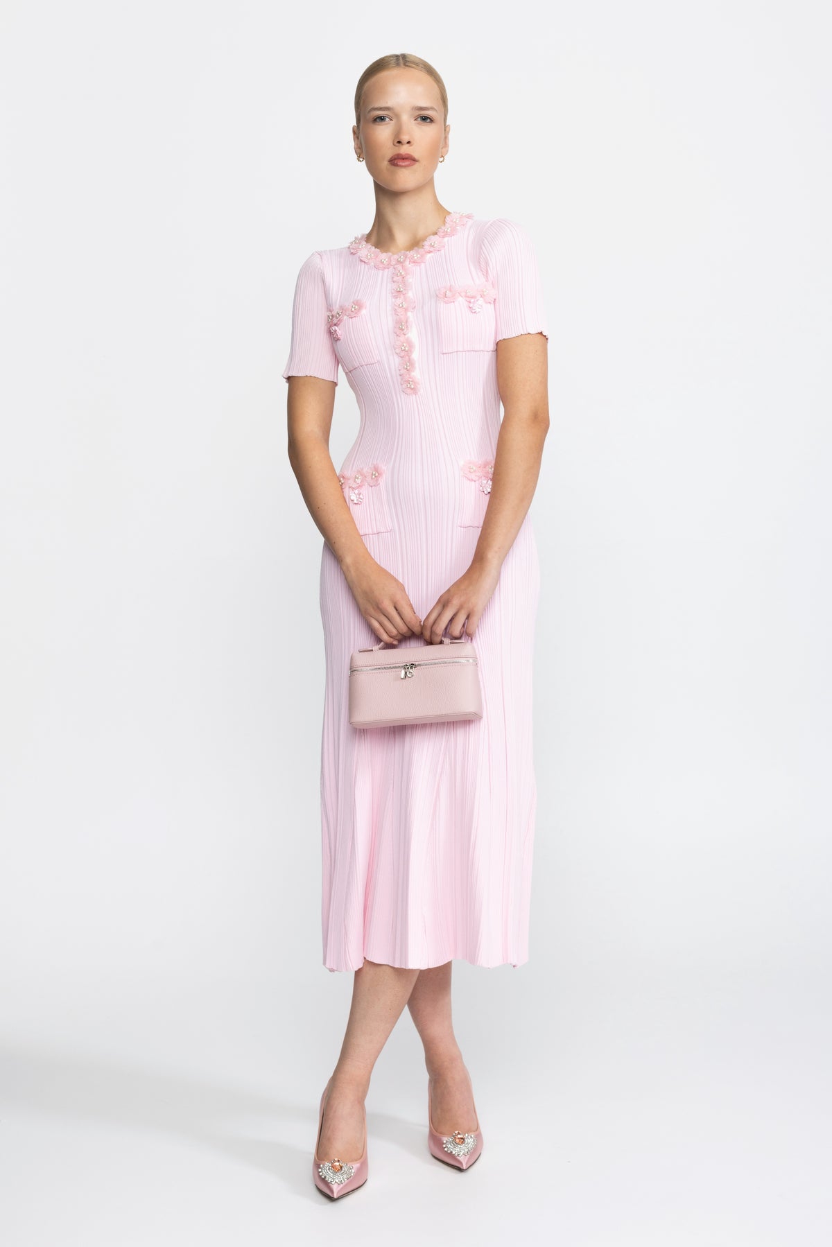 Rochie midi roz din tricot reiat cu aplicație florală