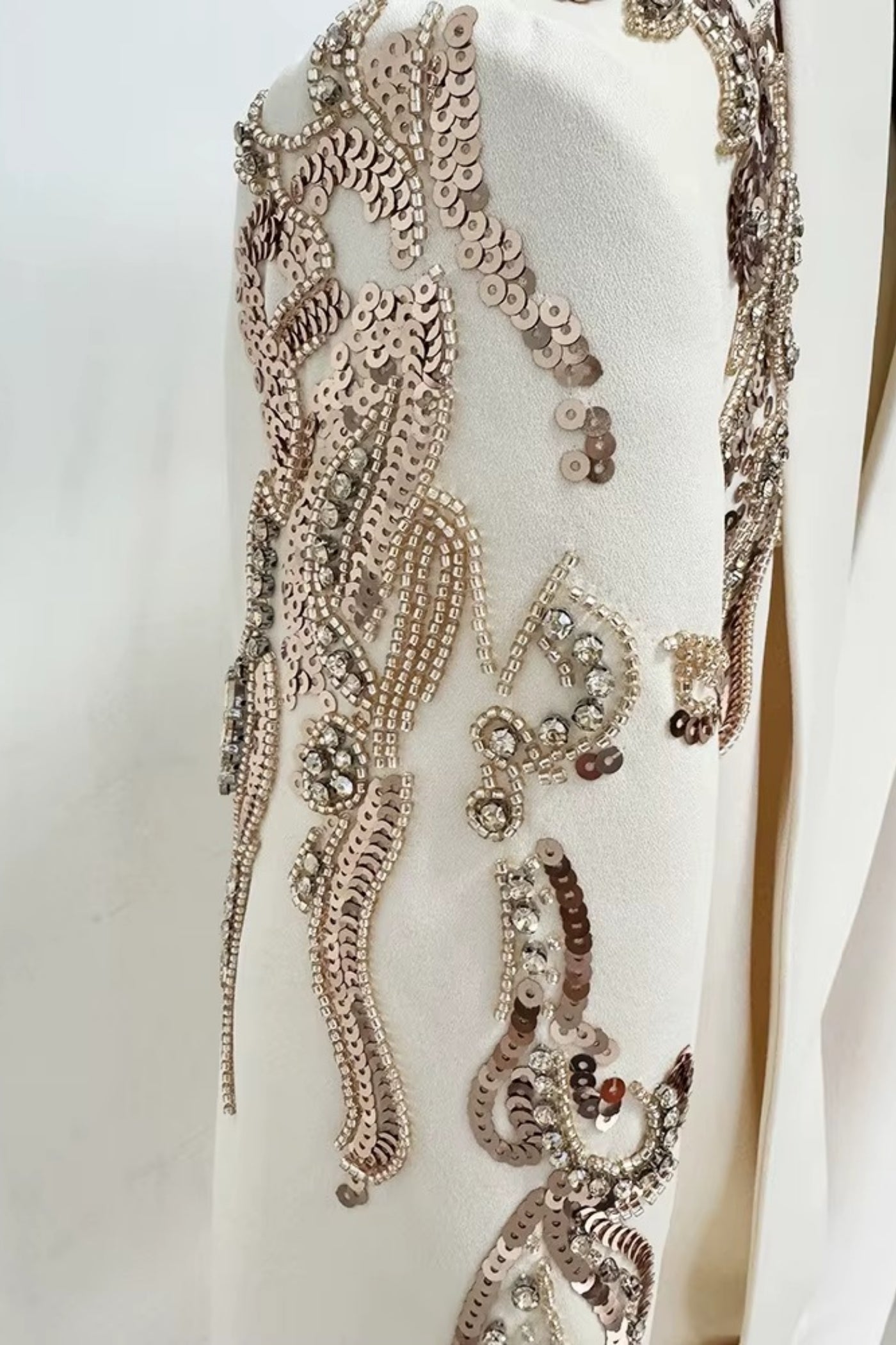 Sacou Drapat cu Broderie Complexă pe Umeri - Ivoire