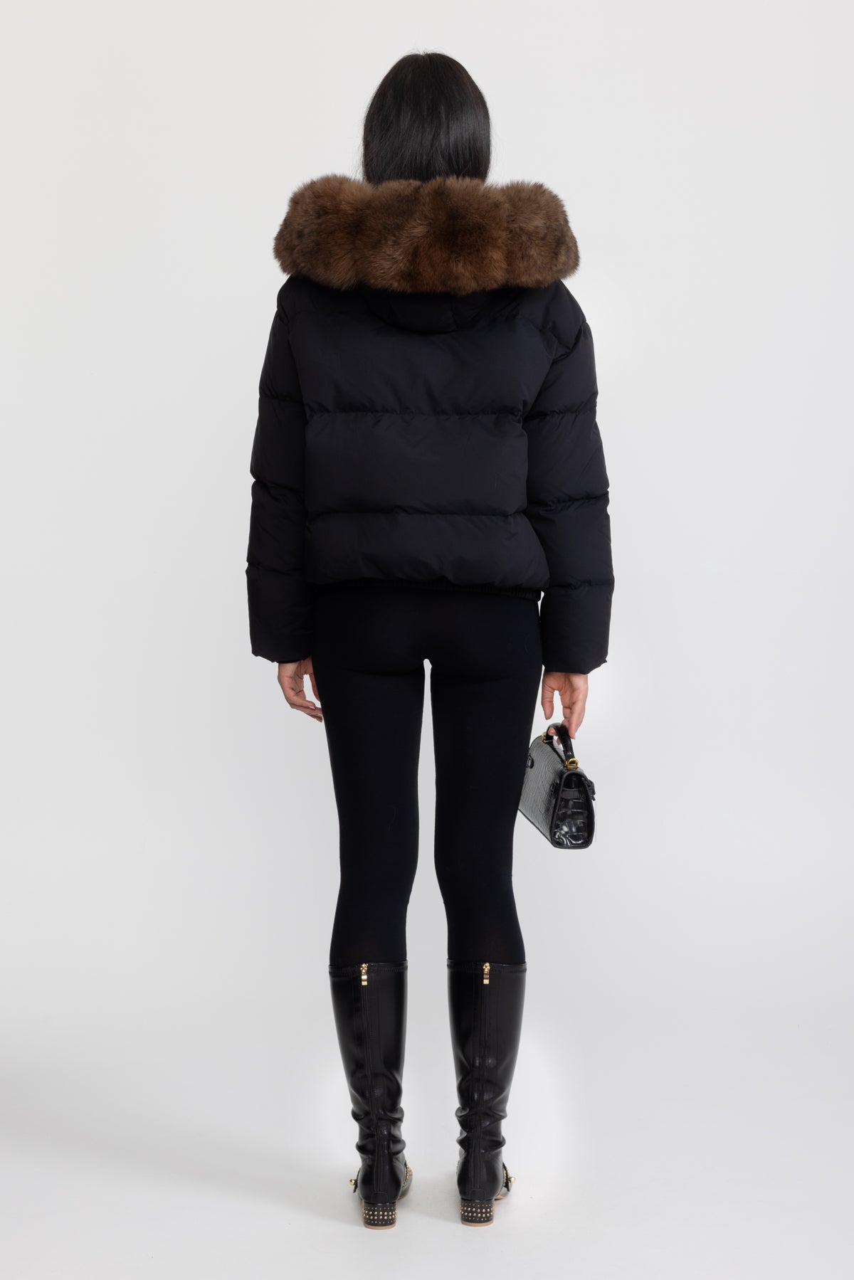 Geacă puffer scurtă din puf, cu glugă din blană de vulpe - Negru