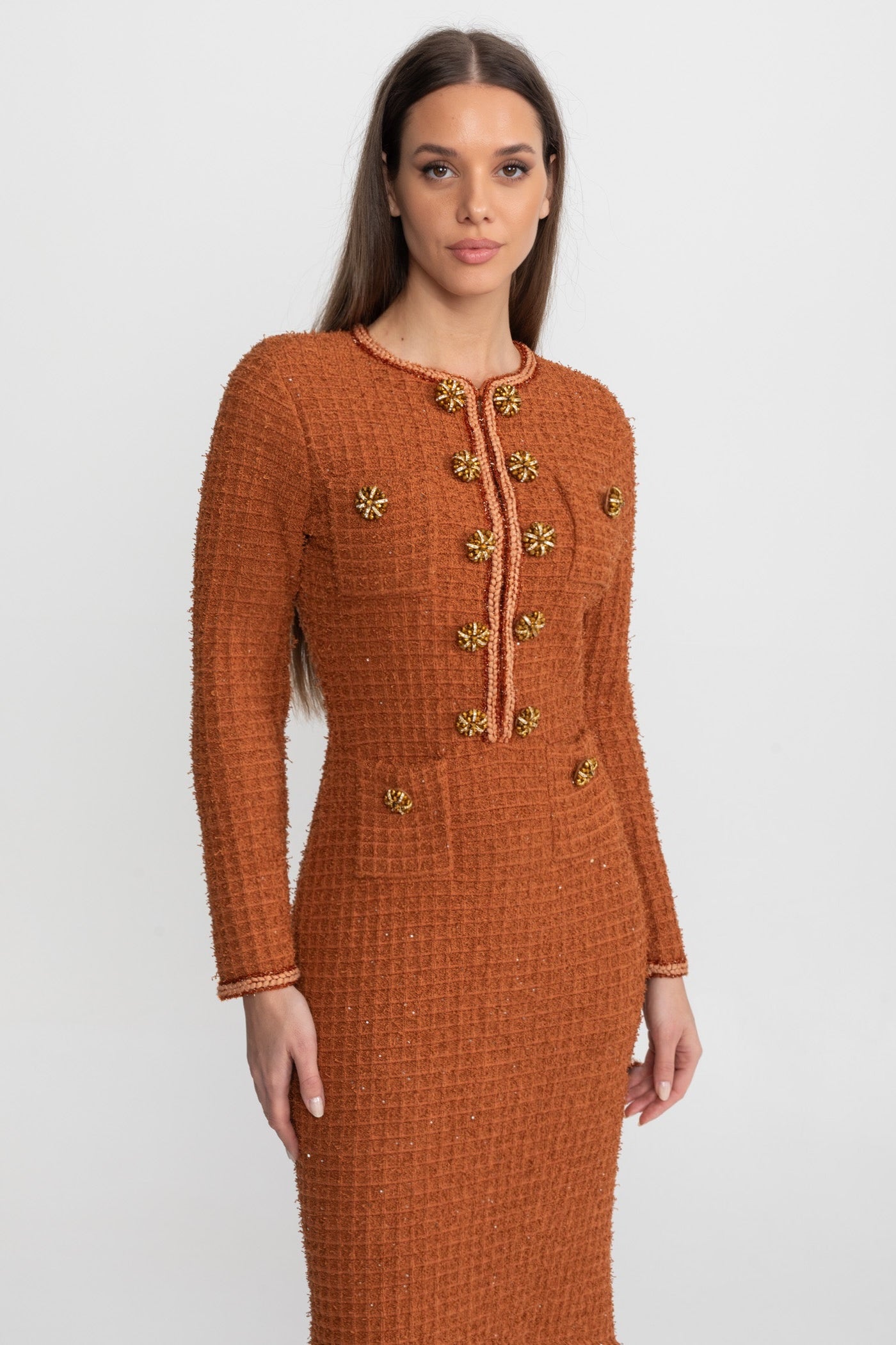 Rochie Midi din Tweed Texturat cu Detaliu de Nasturi cu Cristale – Rust