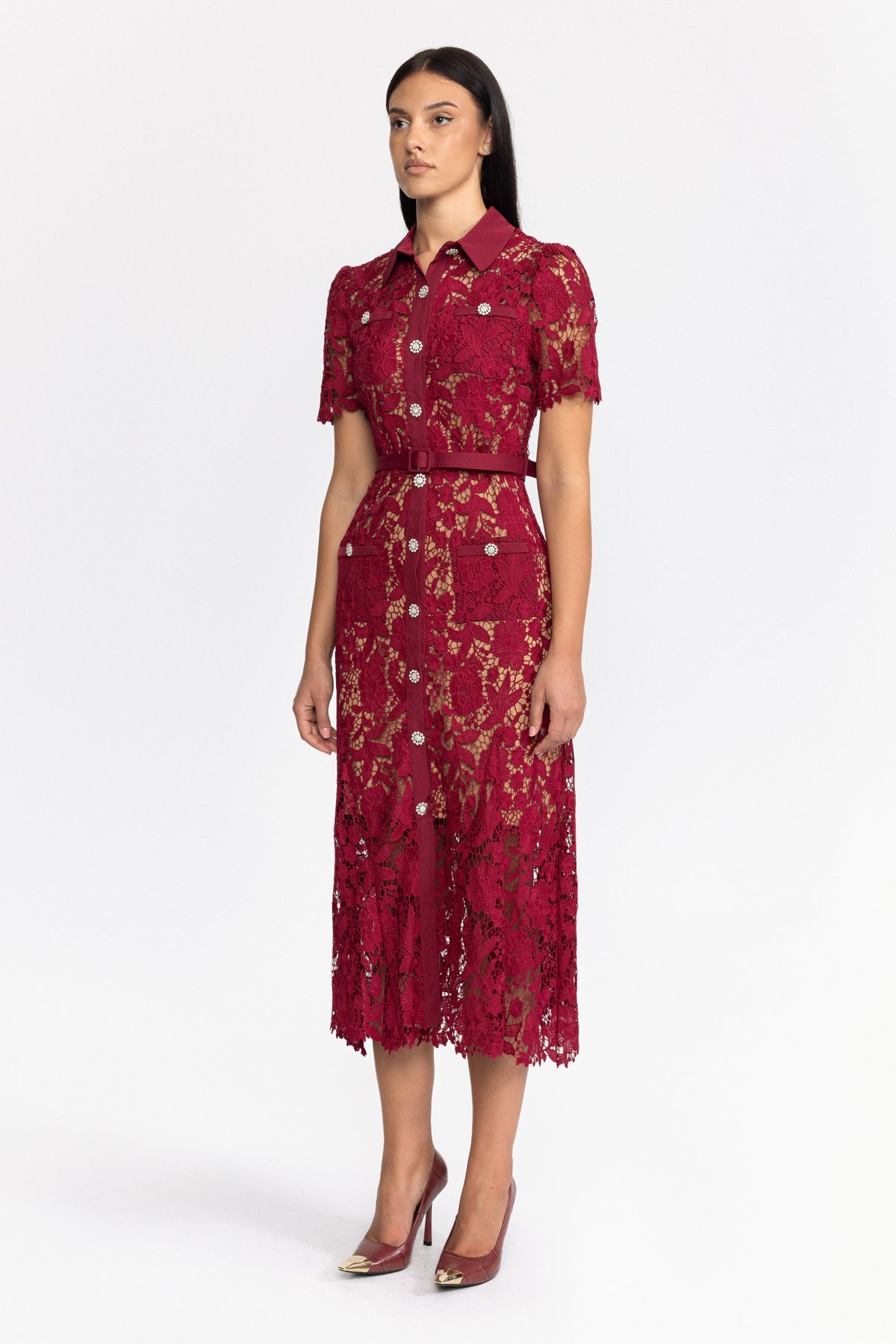 Rochie midi-cămașă din dantelă guipure cu nasturi din cristale - Burgundy