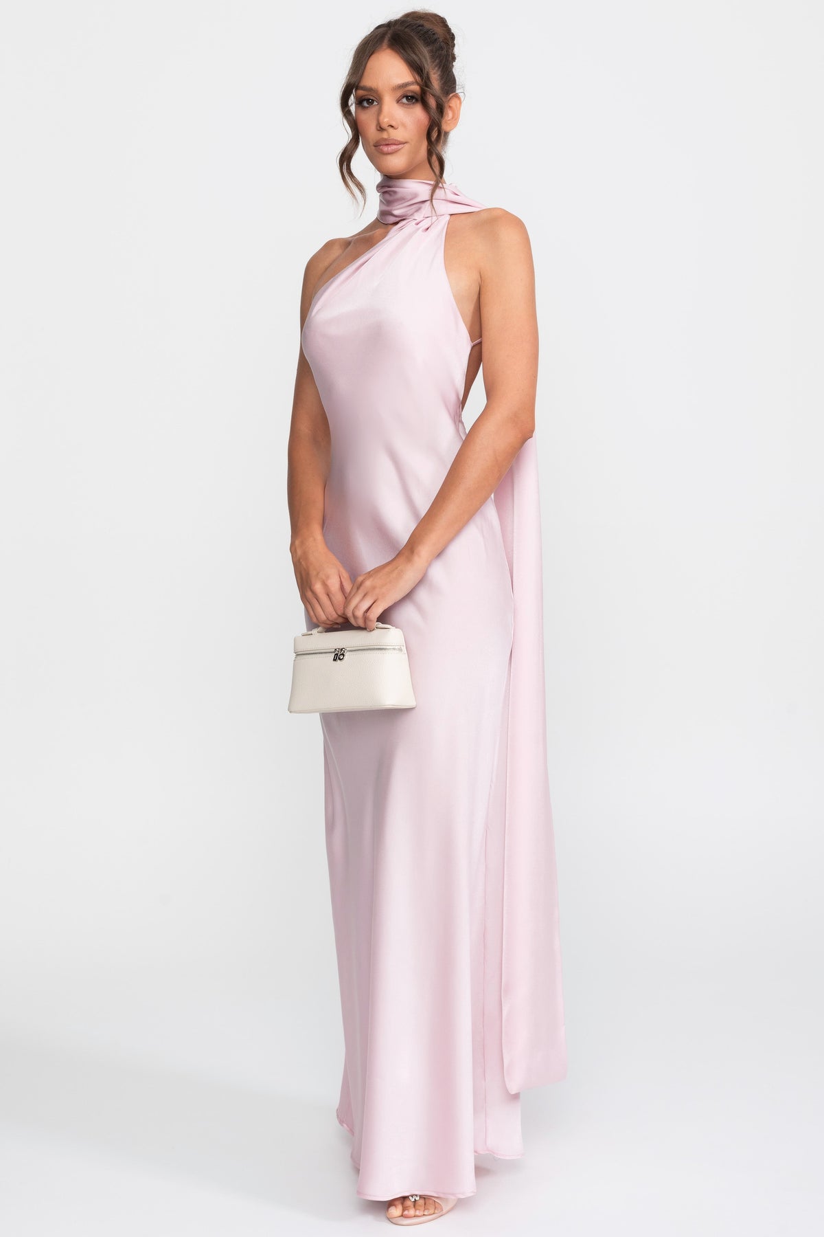 Rochie slip din satin cu decolteu halter răsucit și linie asimetrică a gulerului - Roz