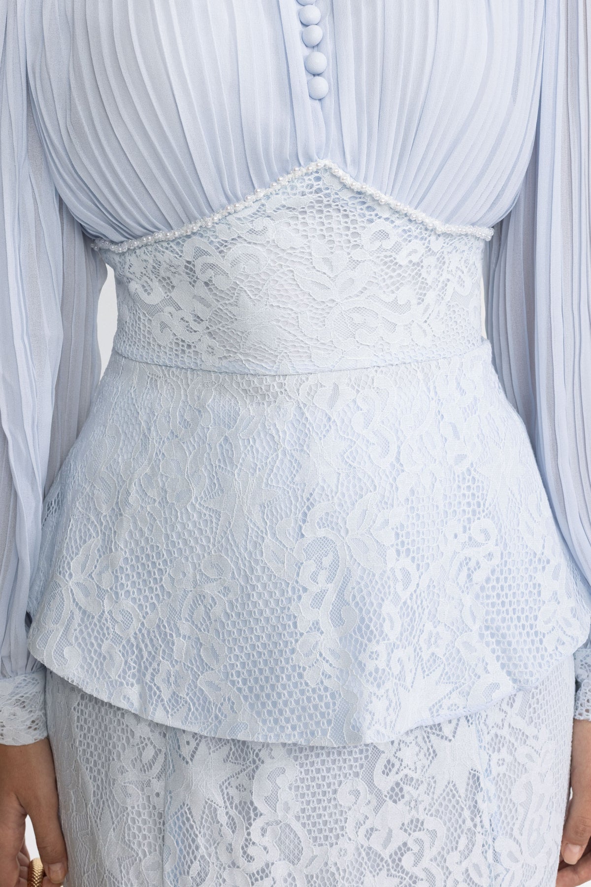 Set cu bluză peplum din șifon plisat și dantelă și fustă maxi - bleu deschis