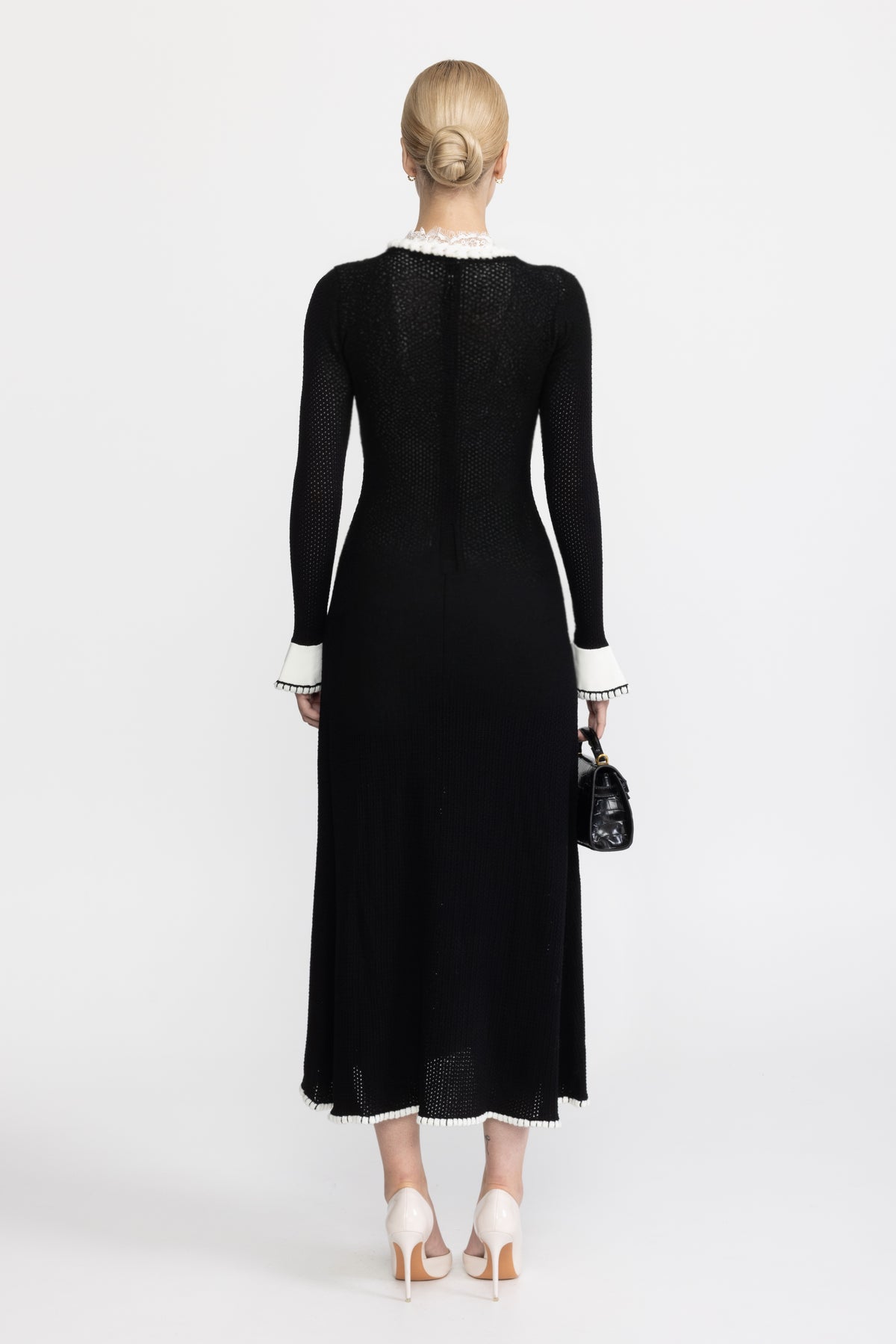Rochie midi tricotată pointelle cu garnituri din dantelă și nasturi în față - Negru