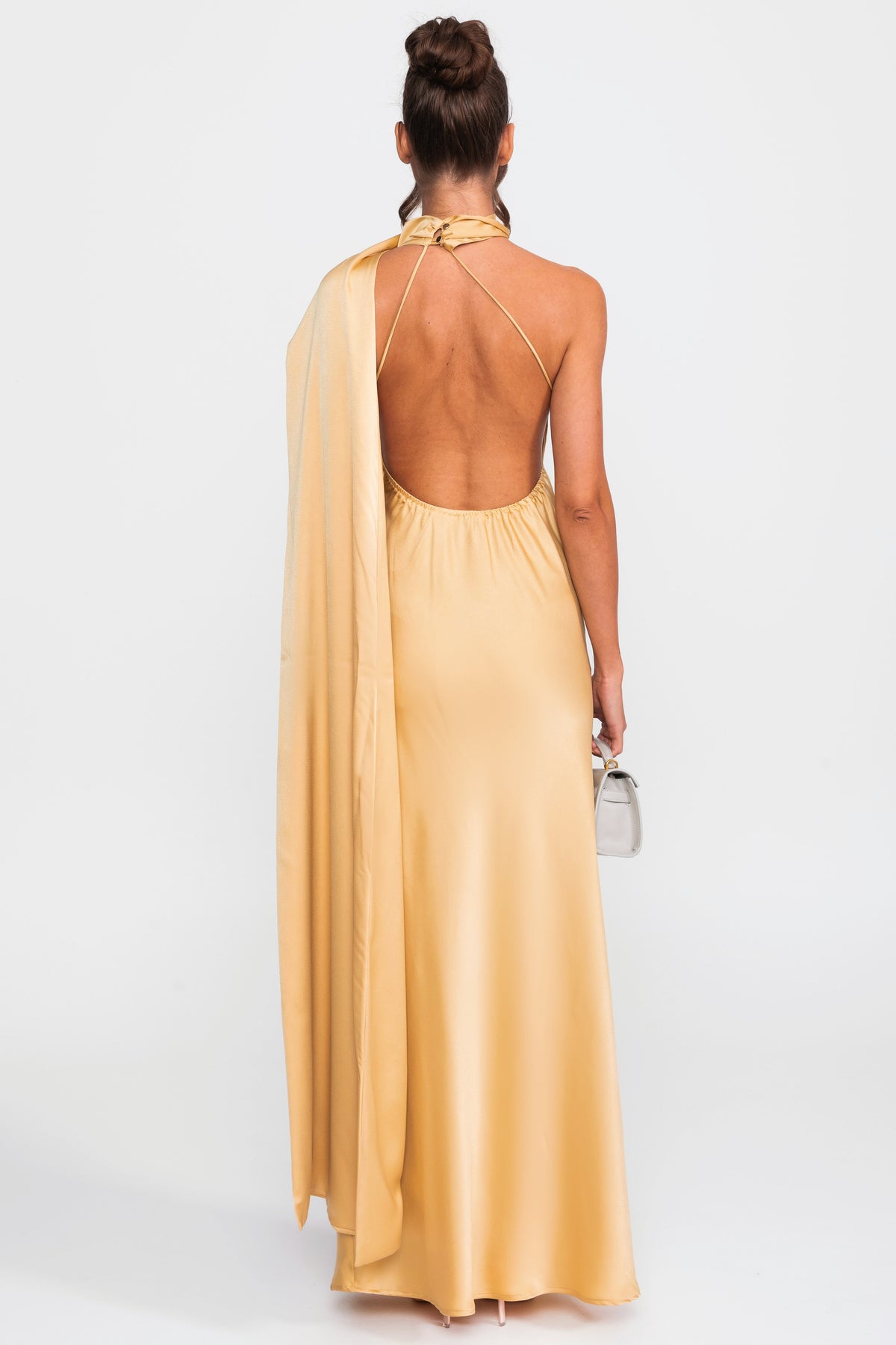Rochie slip din satin cu halter răsucit și decolteu asimetric - Galben