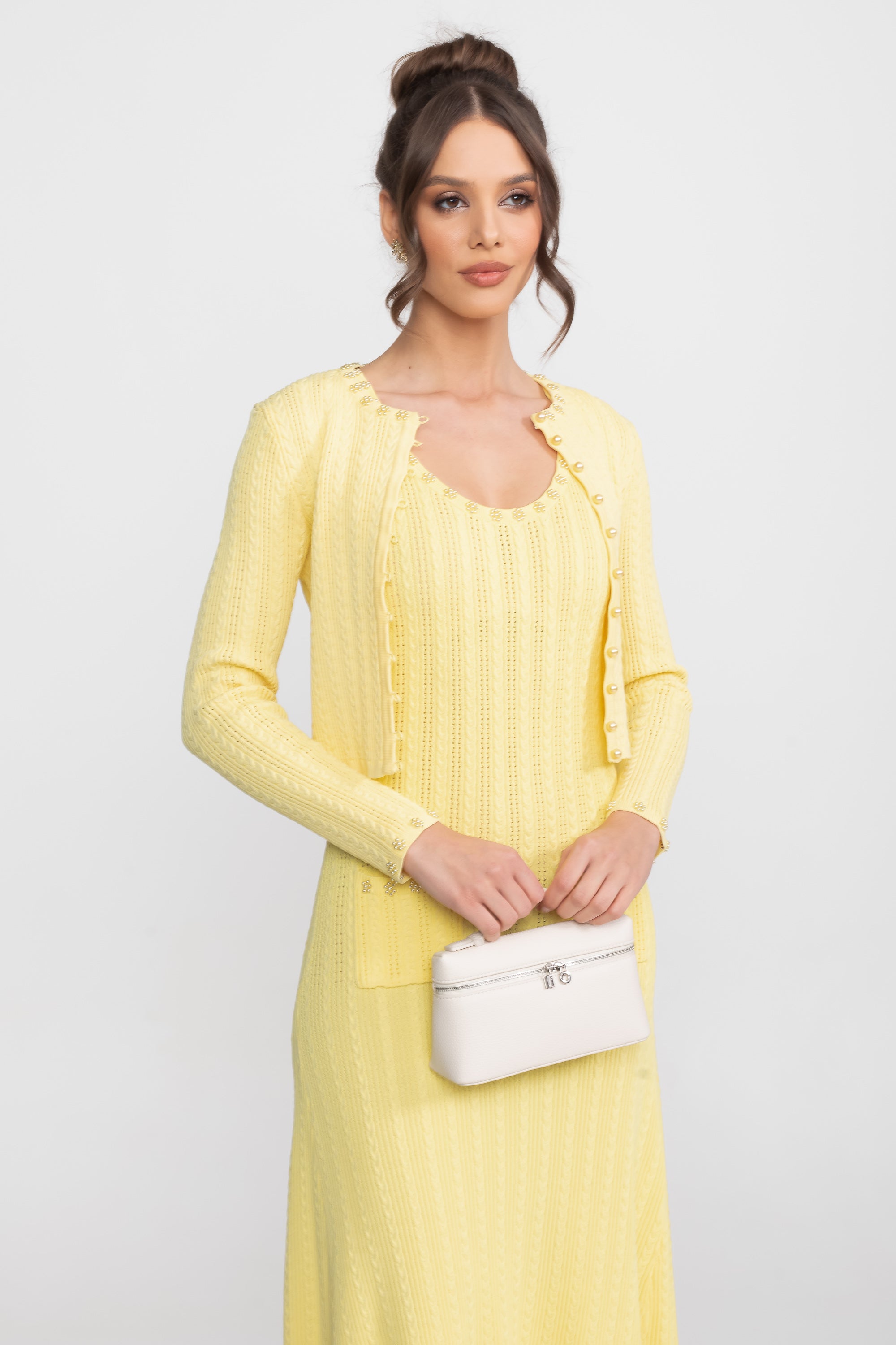 Set Rochie Tricotată cu Dungi și Cardigan cu Detalii de Nasturi din Perle - Galben