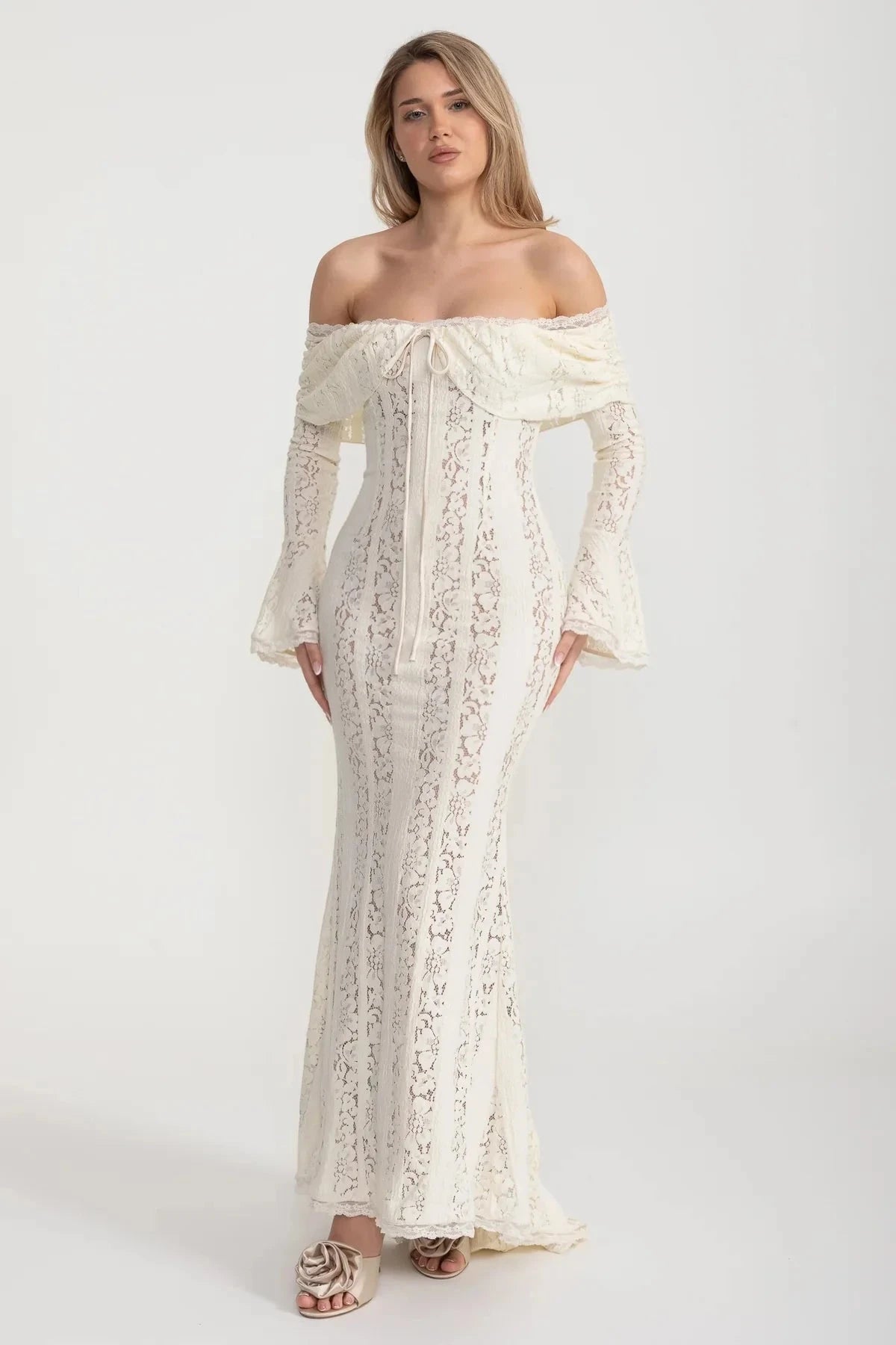 Elegant Off-Shoulder Lace Gown With Long Flared Sleeves - Ivoire