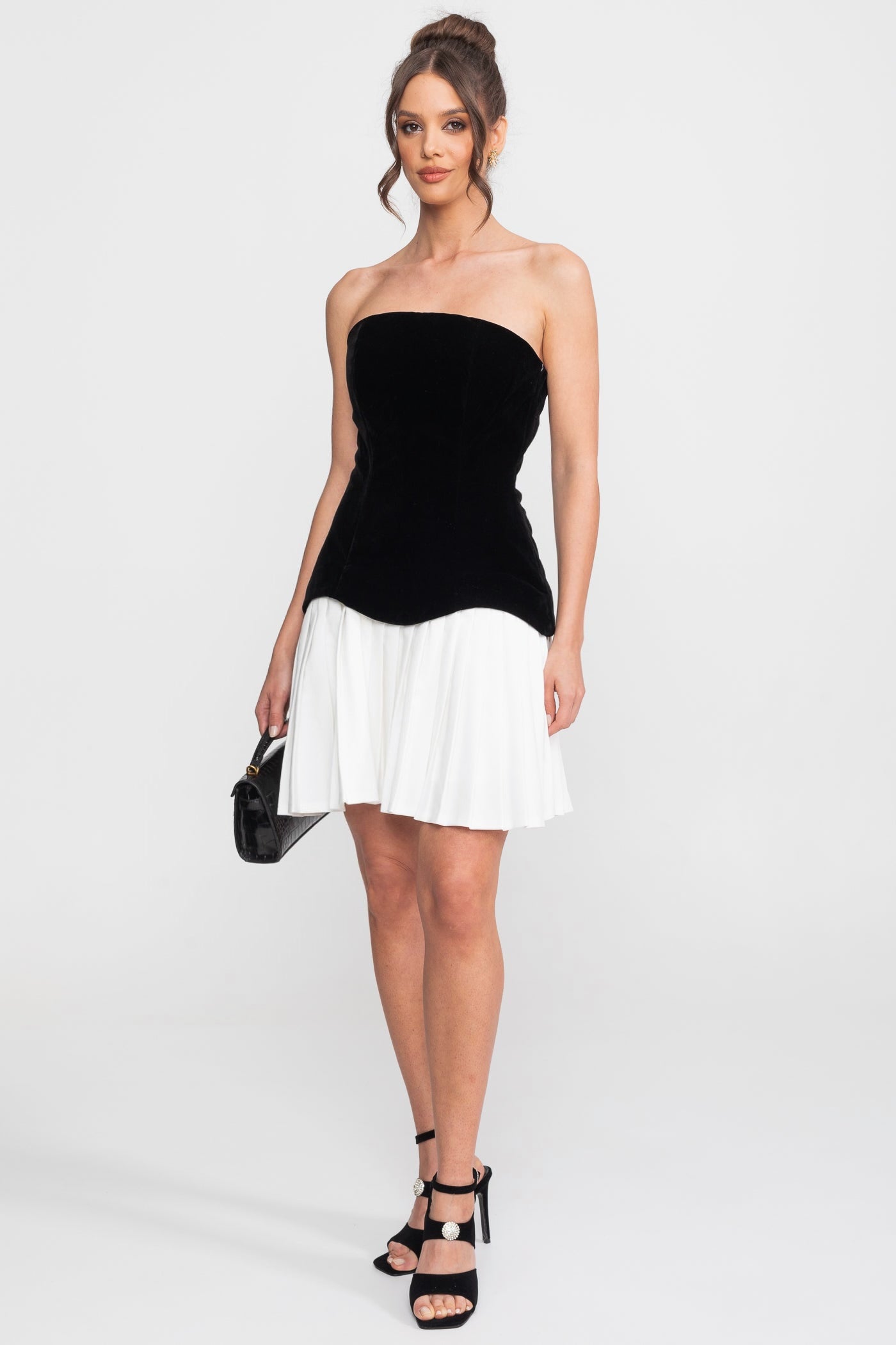 Rochie mini din catifea, fără bretele, cu fustă plisată contrastantă - Negru