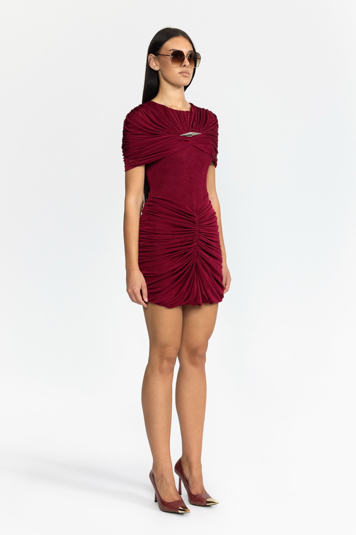 Rochie mini drapată cu capă și fronseuri - Wine
