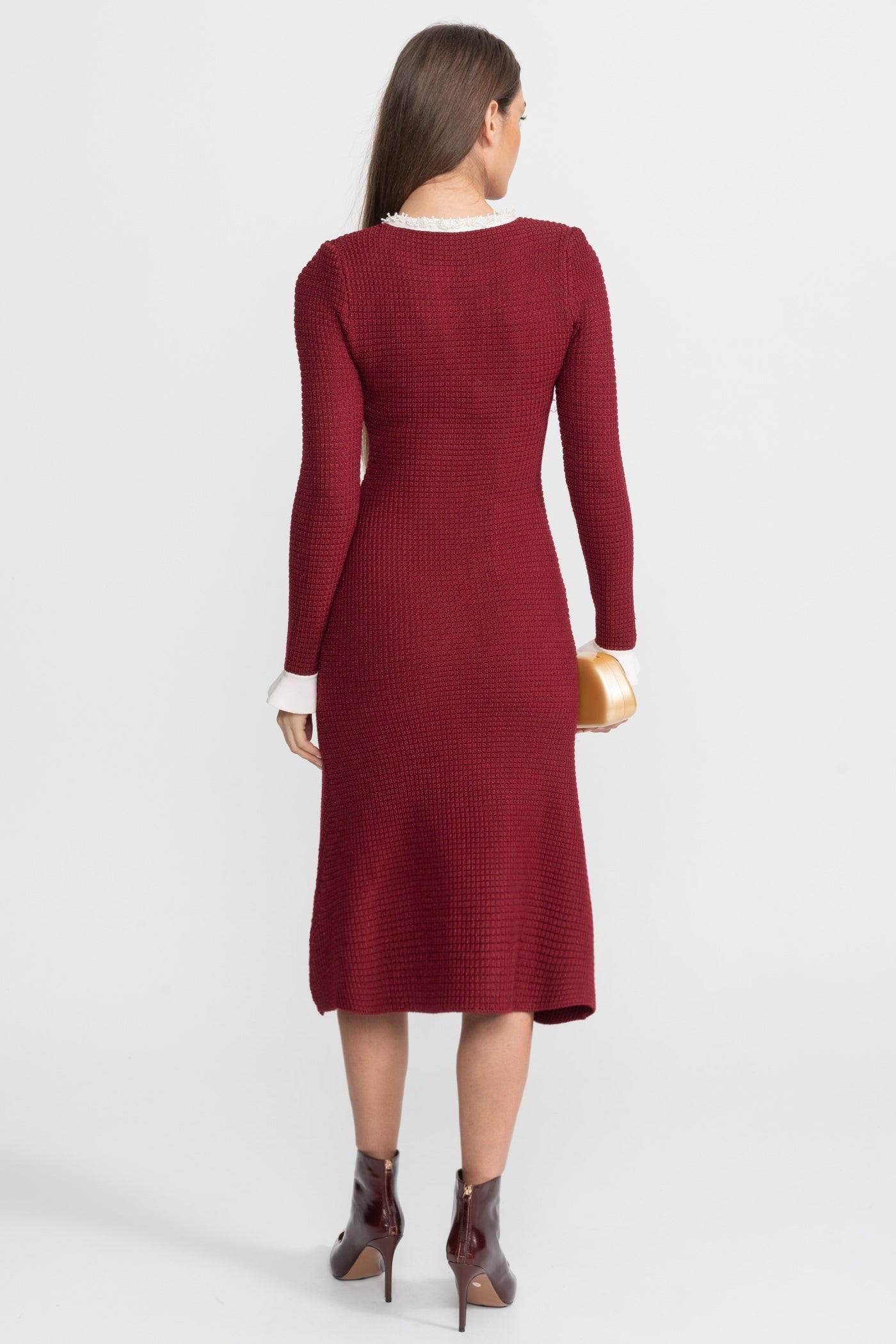 Rochie Midi Texturată cu Margine Brodată Contrastantă – Burgundy