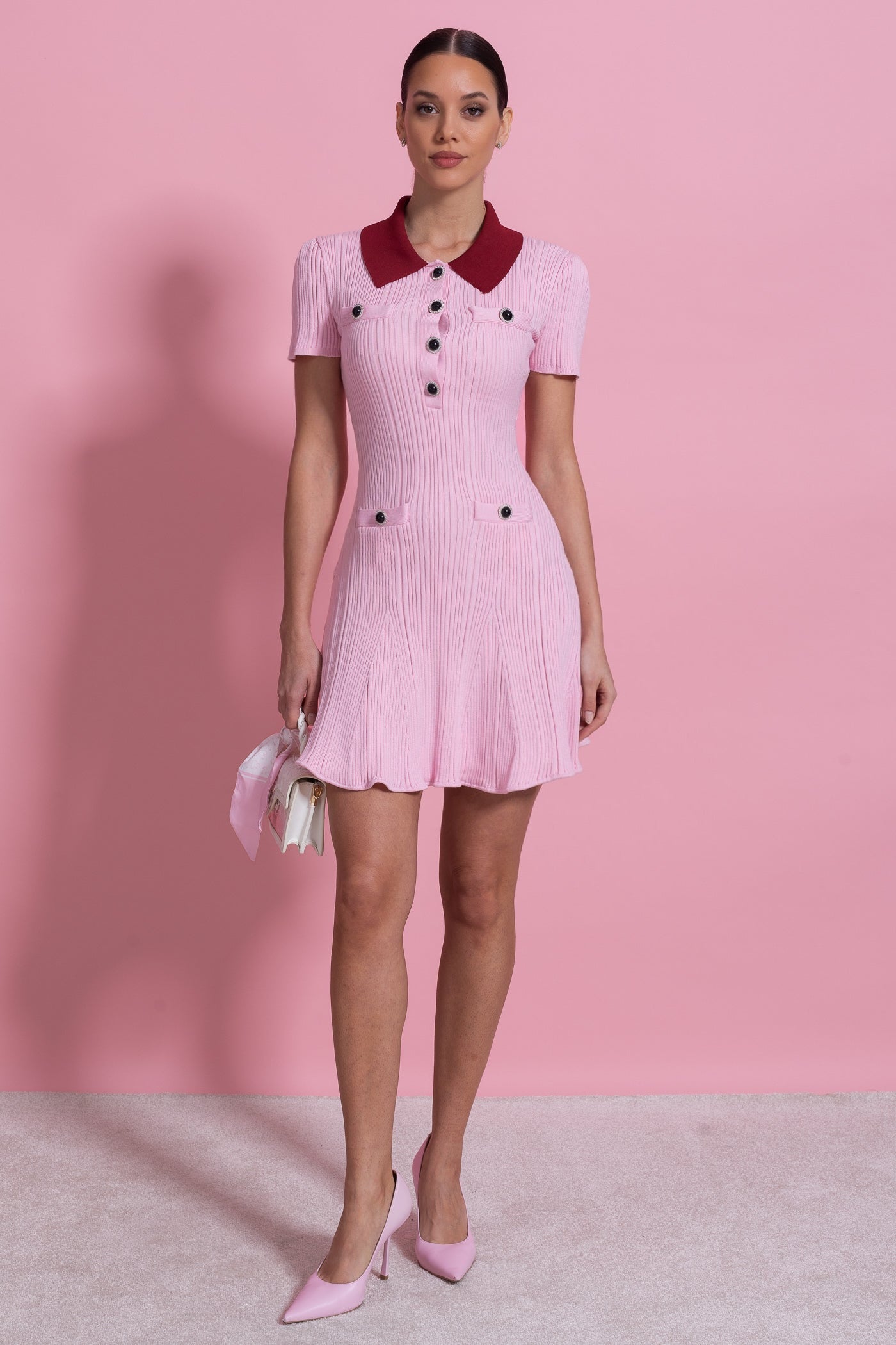 Rochie mini cu mâneci scurte și dungi, cu guler contrastant și detaliu cu nasturi în față - Blush Pink