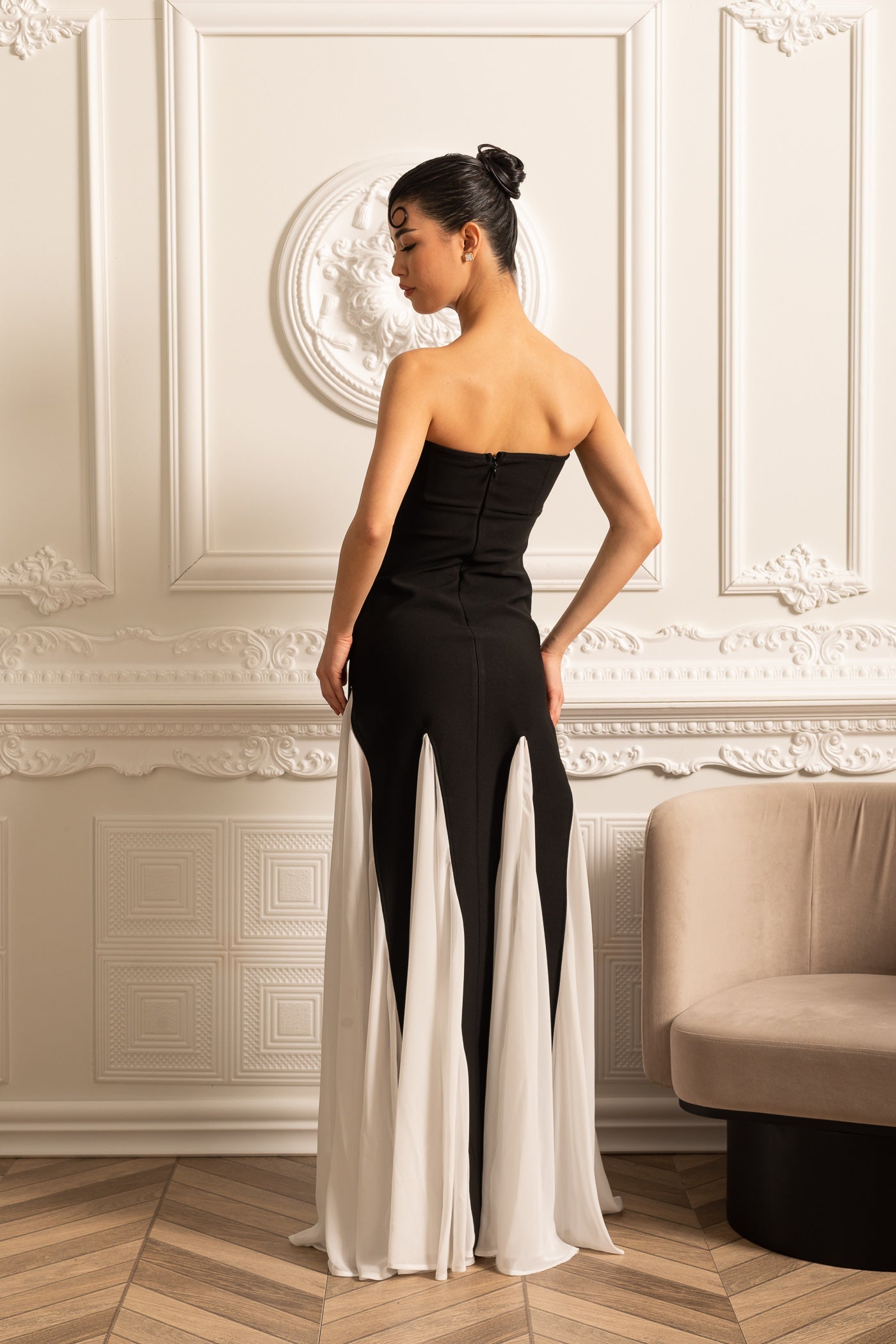 Rochie Elegantă cu Accente Contrastante din Panouri de Șifon - Negru