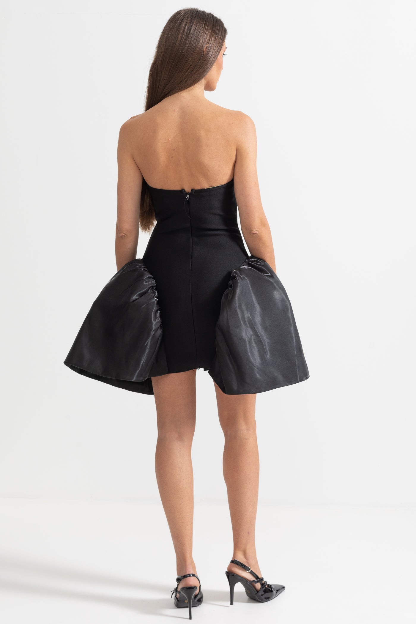 Rochie mini elegantă cu ornamente florale 3D argintii - Negru