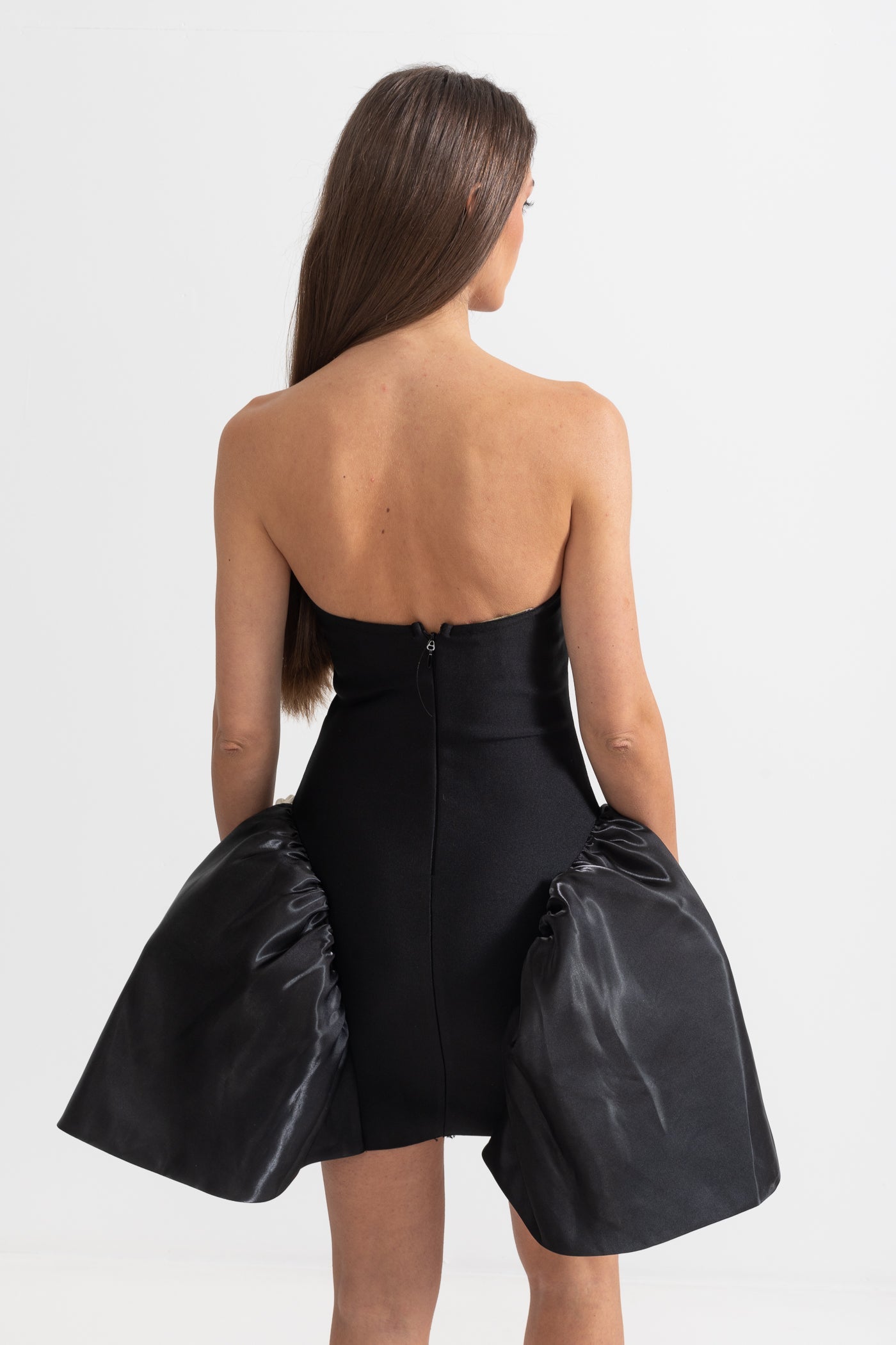 Rochie Mini Elegantă cu Aplicatii 3D de Flori Argintii - Negru