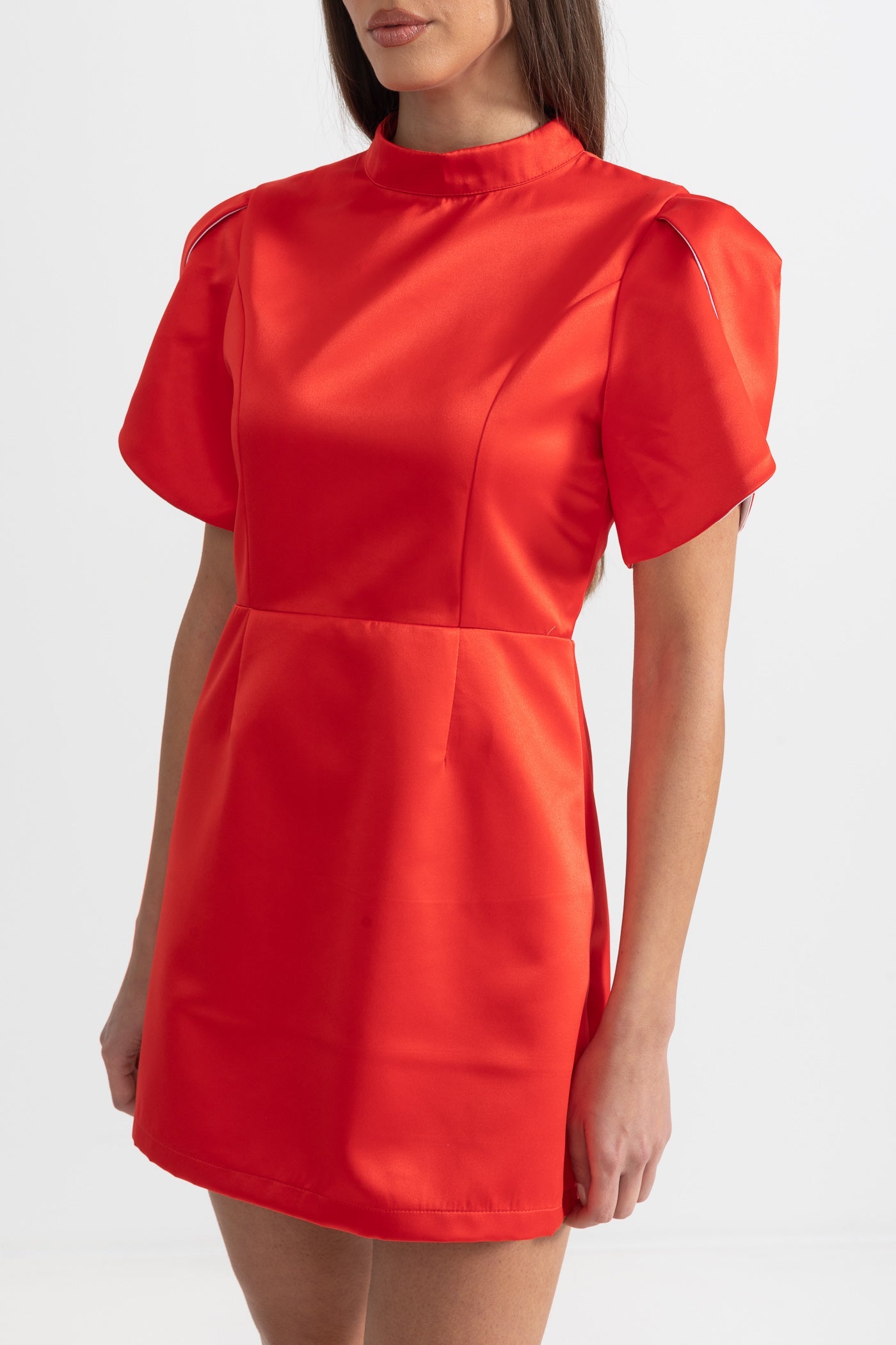 Rochie Mini Elegantă cu Decupaj la Spate și Fundă - Roșu