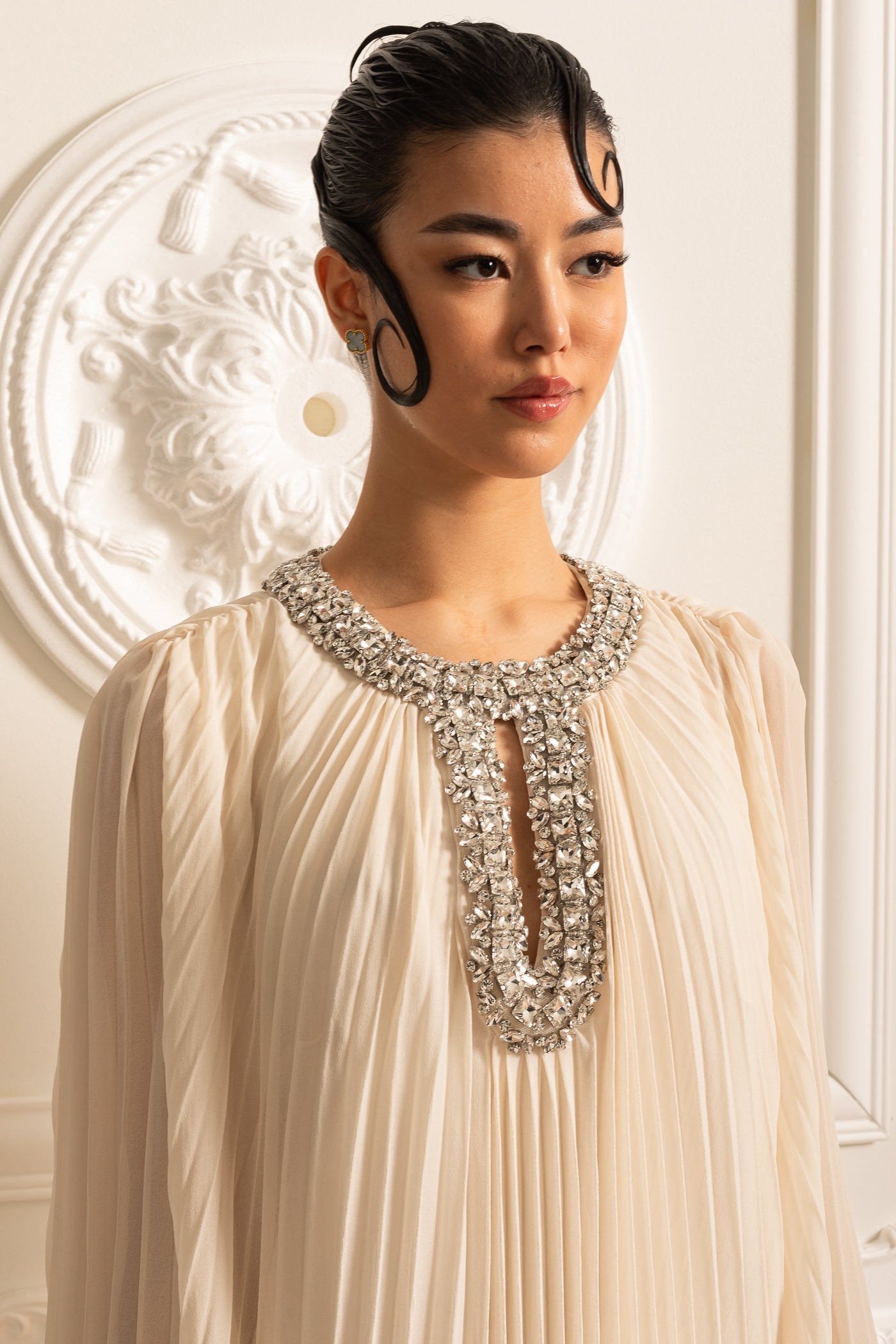 Pleated Long Dress With Feathered Cuffs And Sparkling Neckline - Ivoire