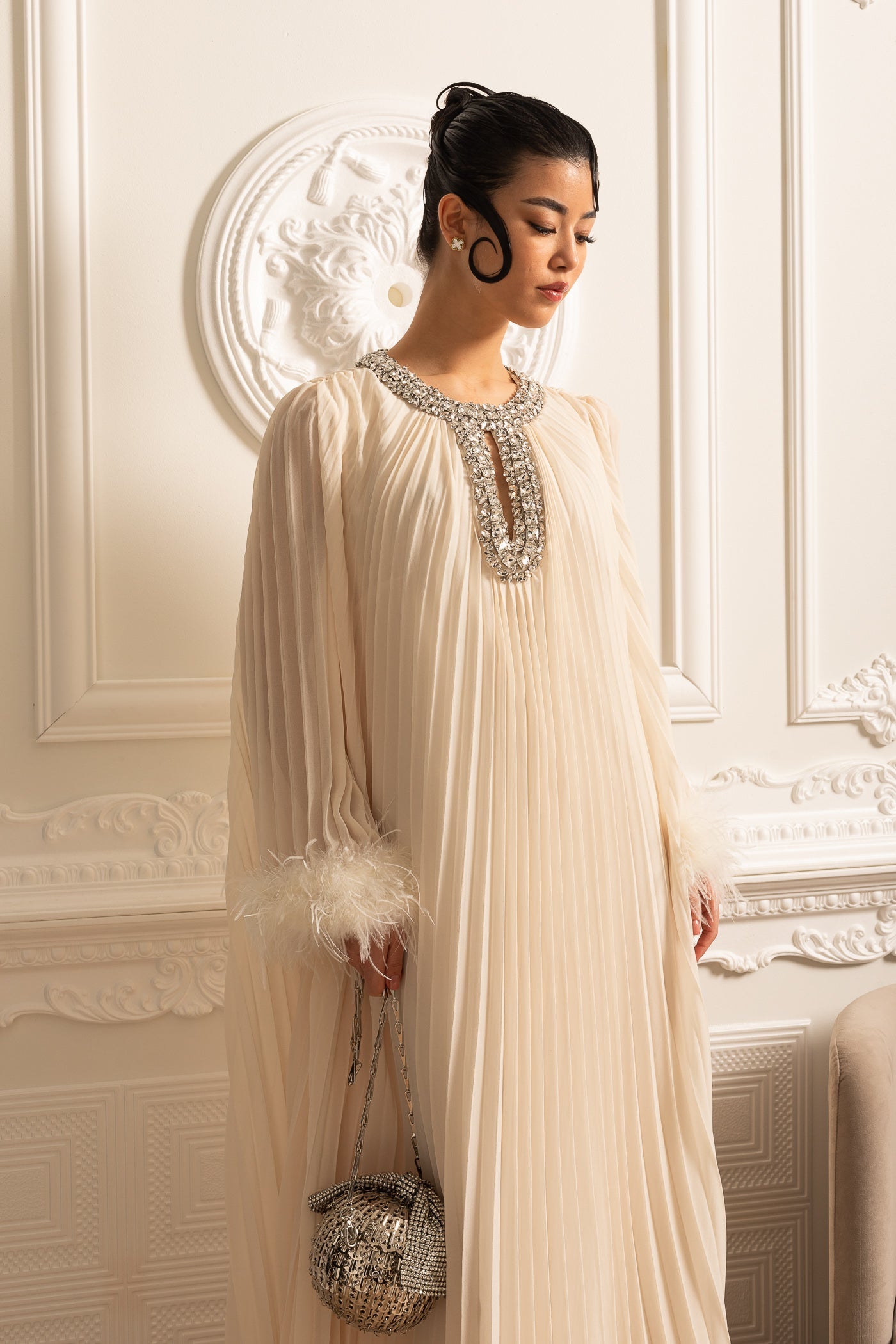 Pleated Long Dress With Feathered Cuffs And Sparkling Neckline - Ivoire