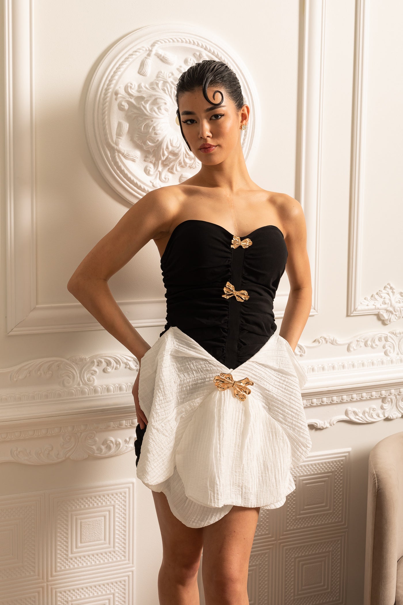 Rochie Mulată Fără Mâneci cu Fundă Supradimensionată Contrastantă pe Fustă - Negru