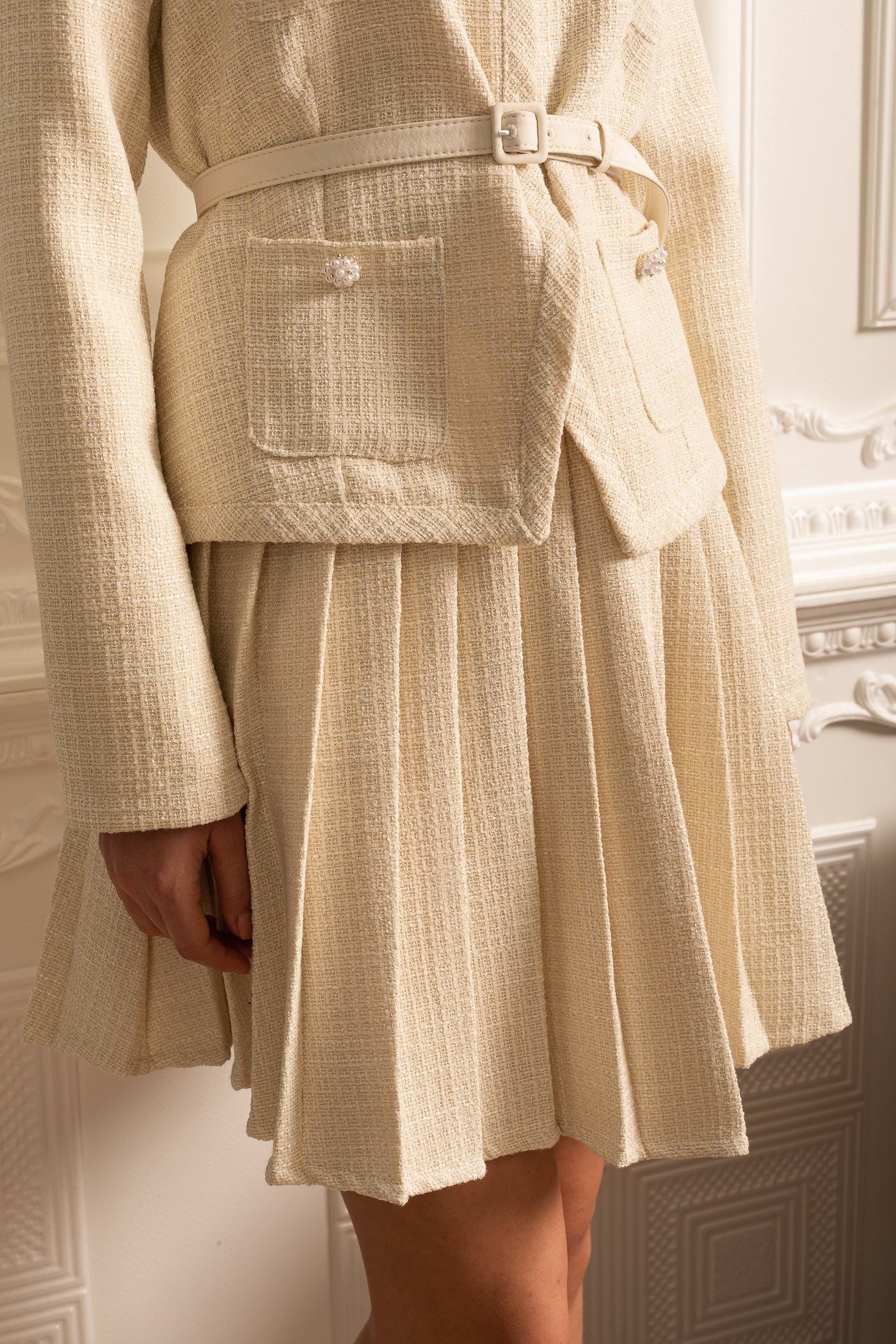 Set texturat coordonat cu top cu mâneci lungi și fustă mini plisată asortată - Ivoire