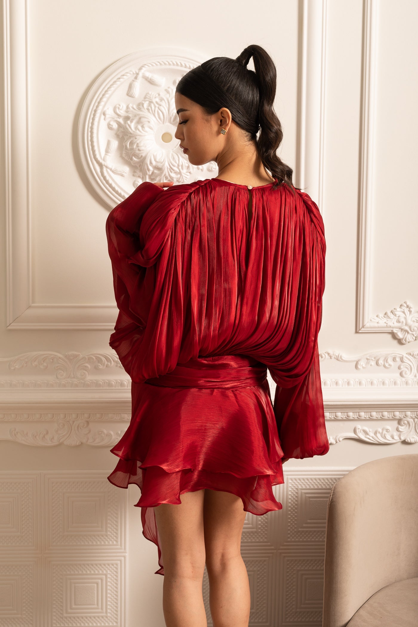 Rochie Drapată cu Mâneci Lungi, Fustă Mini și Talie Plisată - Roșu