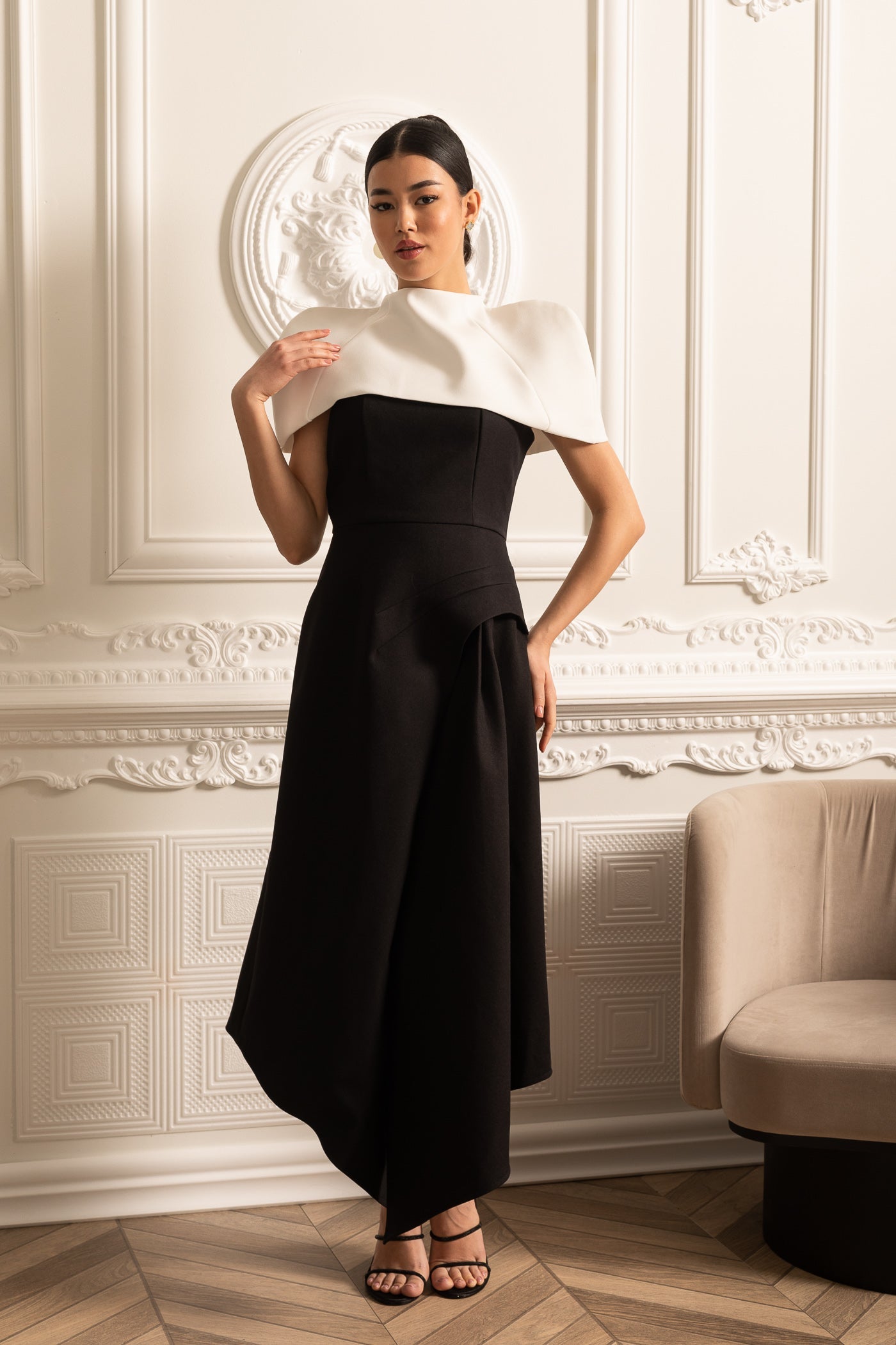 Elegant Asymmetrical Dress With Contrasting White Detachable Capelet - Black