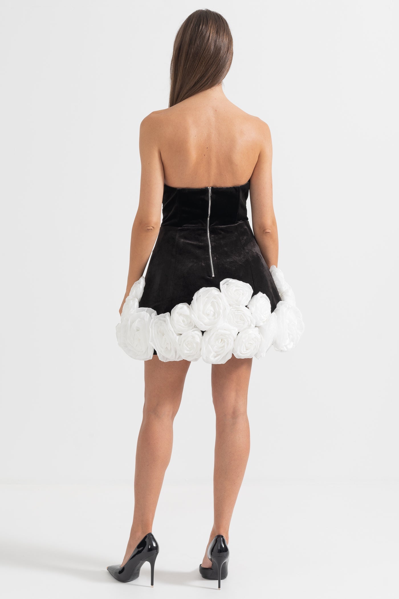 Rochie Mini Elegantă cu Aplicatii de Trandafiri Albi - Negru