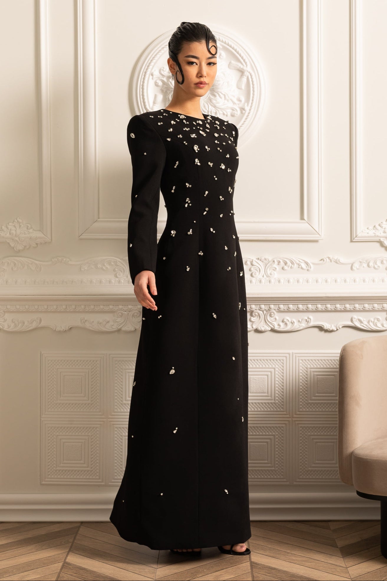 Elegant Long Dress With Sparkling Embellishments - Black