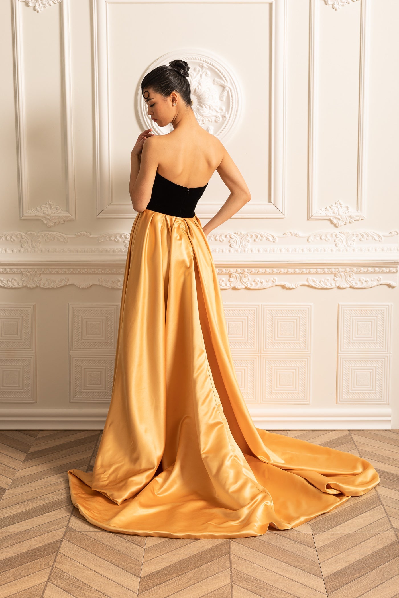 Velvet Gown With Fitted Bodice And Flowing Gold Satin Skirt - Black
