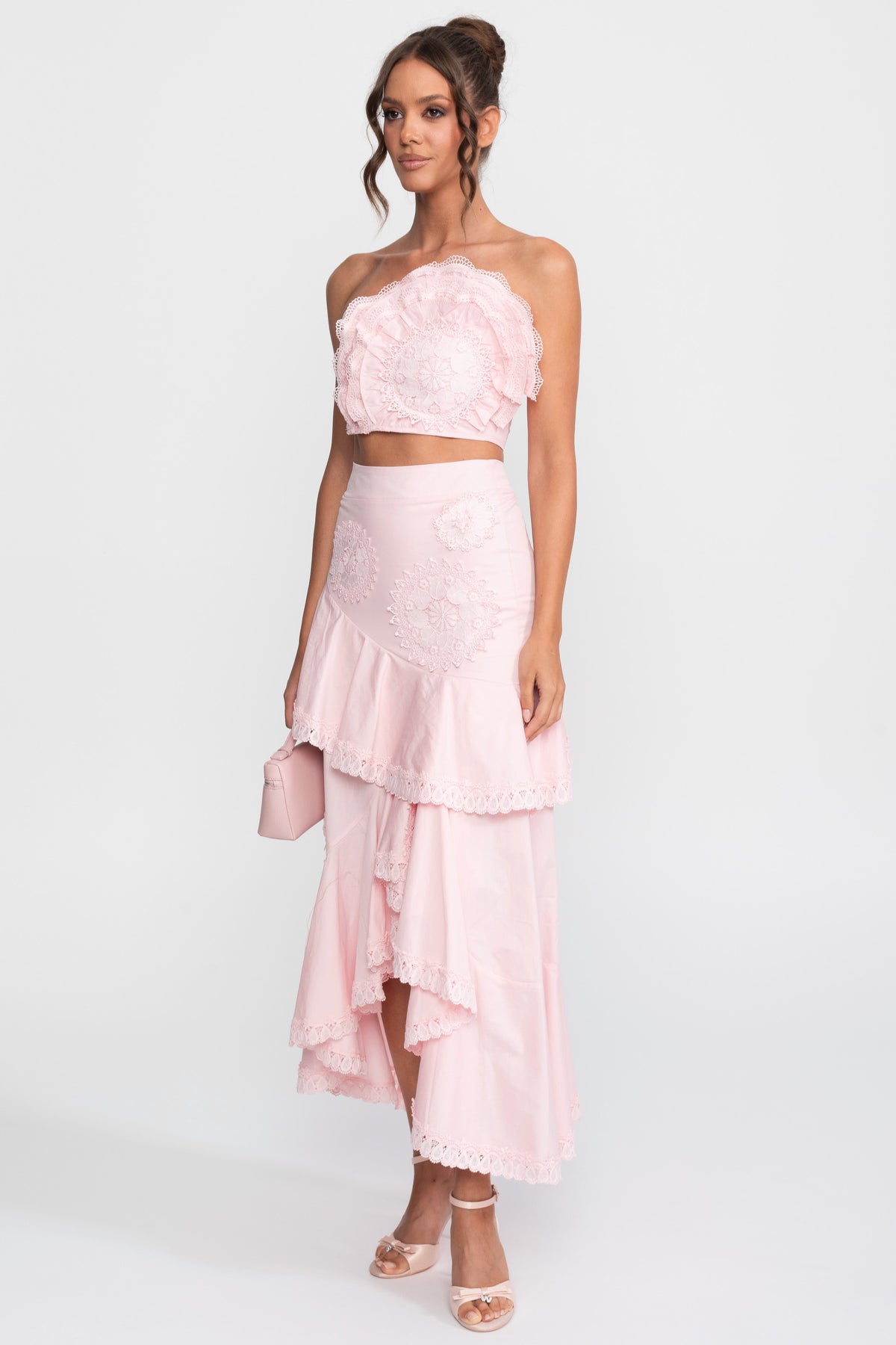 Set din două piese cu medalion croșetat și fustă maxi cu volane - Pink