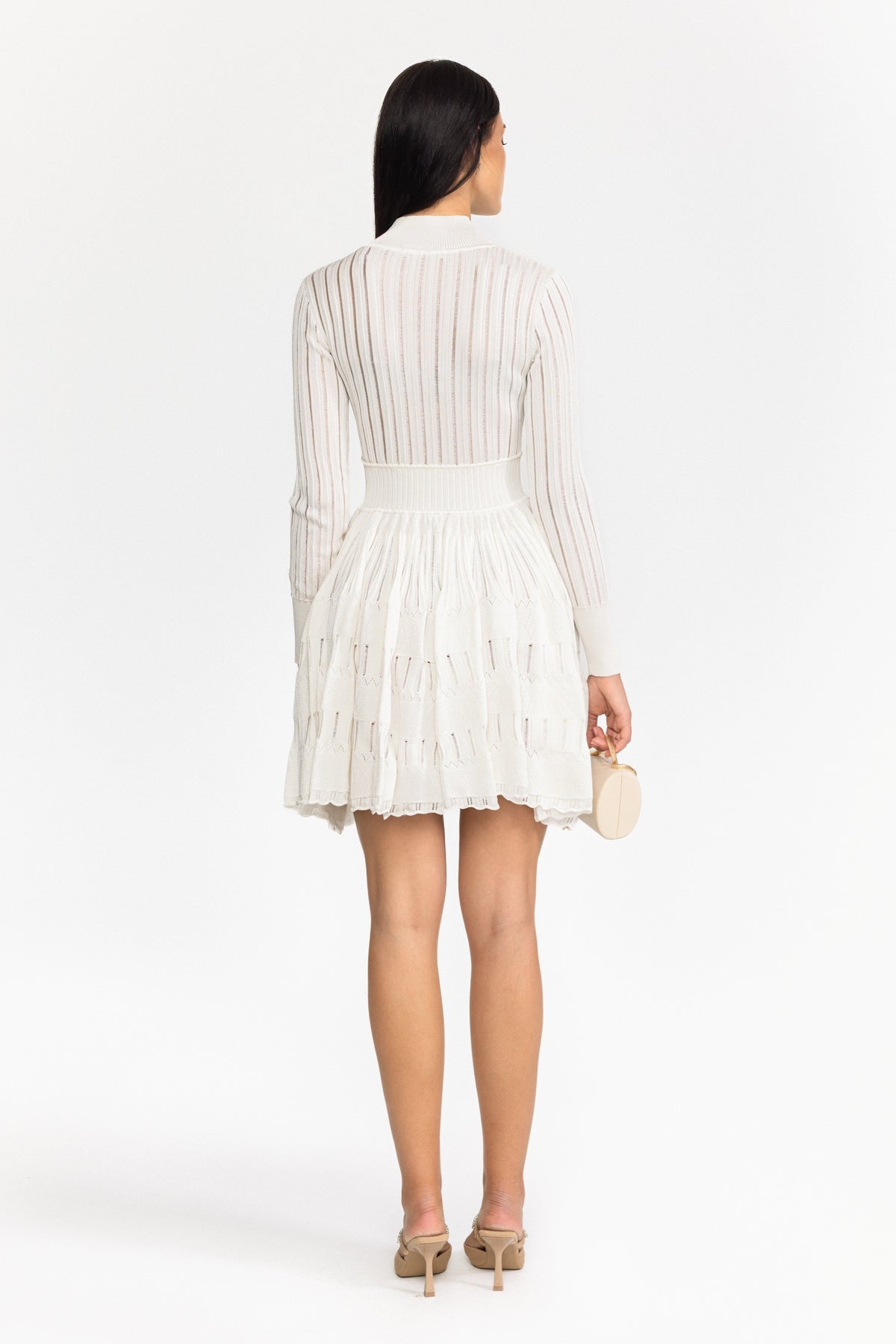 Rochie mini skater albă din tricot transparent cu aspect de scară, cu mâneci lungi