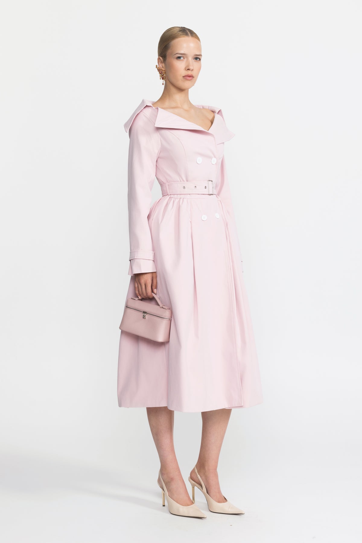 Rochie trench roz, cu guler off-shoulder și cordon în talie