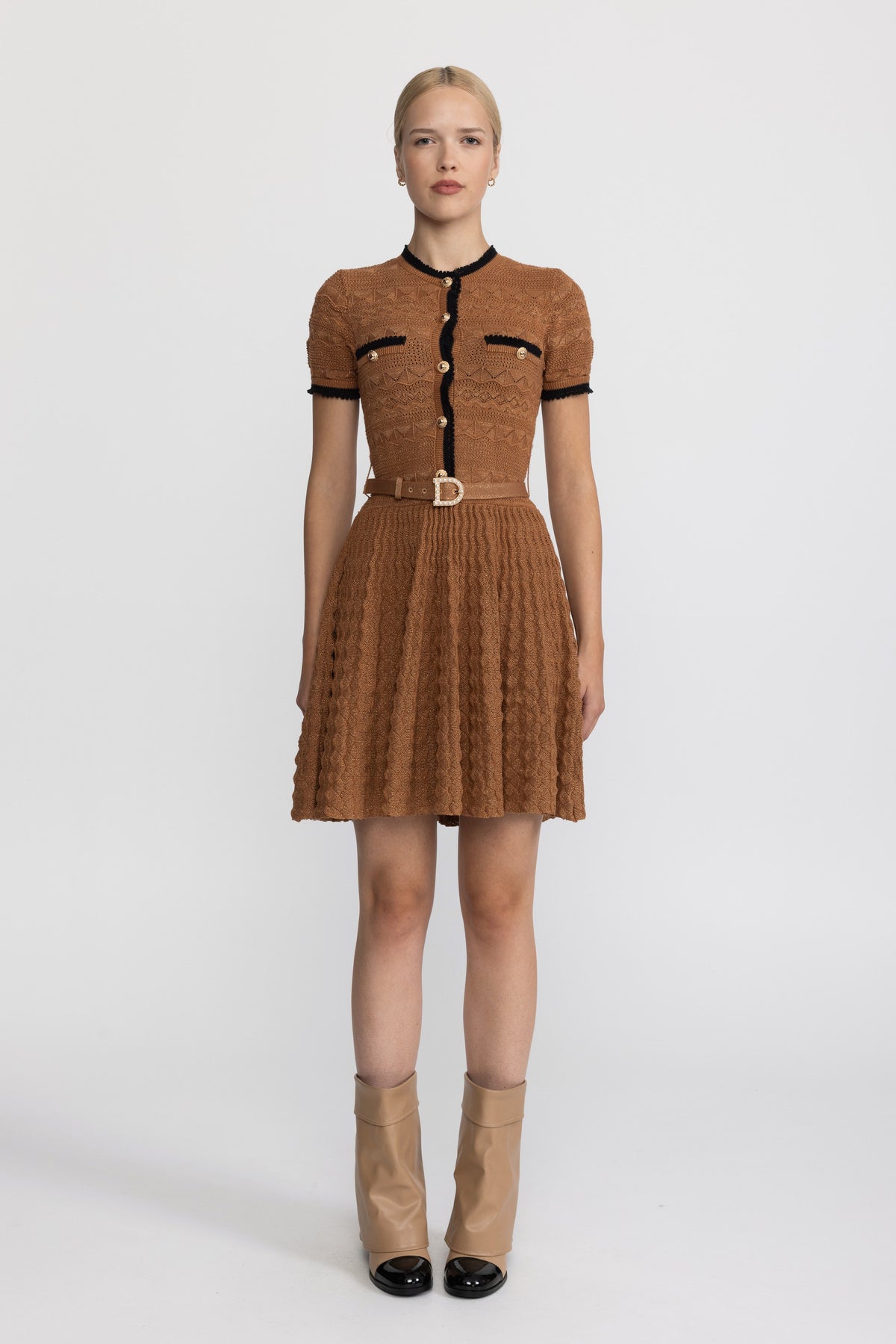 Rochie tricotată pointelle metalizată, cu cordon și finisaje contrastante - Caramel