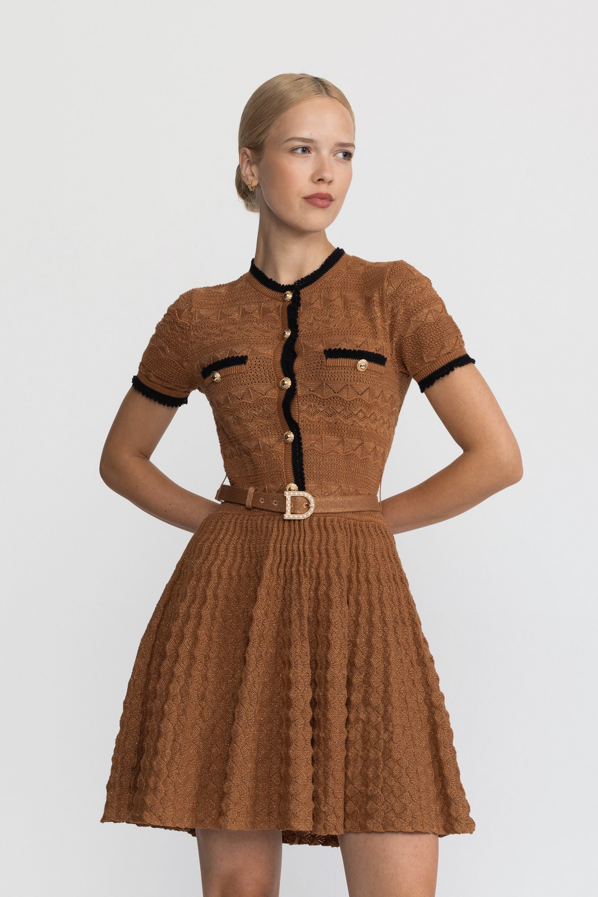 Rochie tricotată pointelle metalizată, cu cordon și finisaje contrastante - Caramel