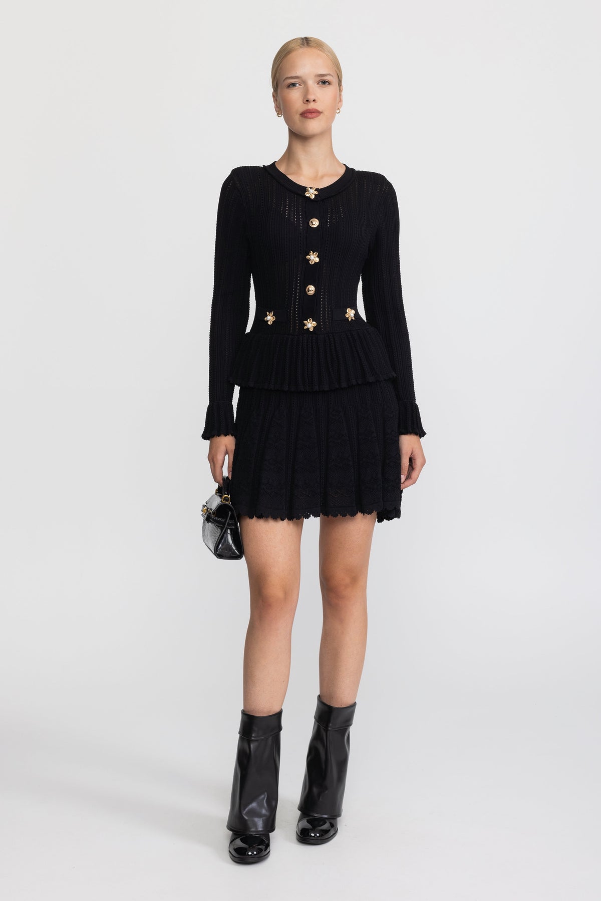 Rochie mini tricotată pointelle cu peplum și nasturi florali - negru