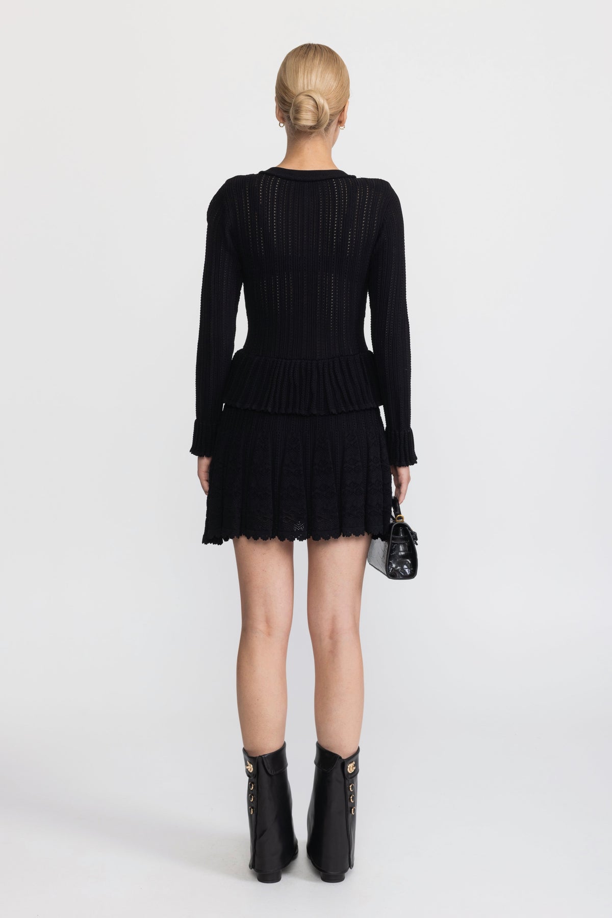 Rochie mini tricotată pointelle cu peplum și nasturi florali - negru