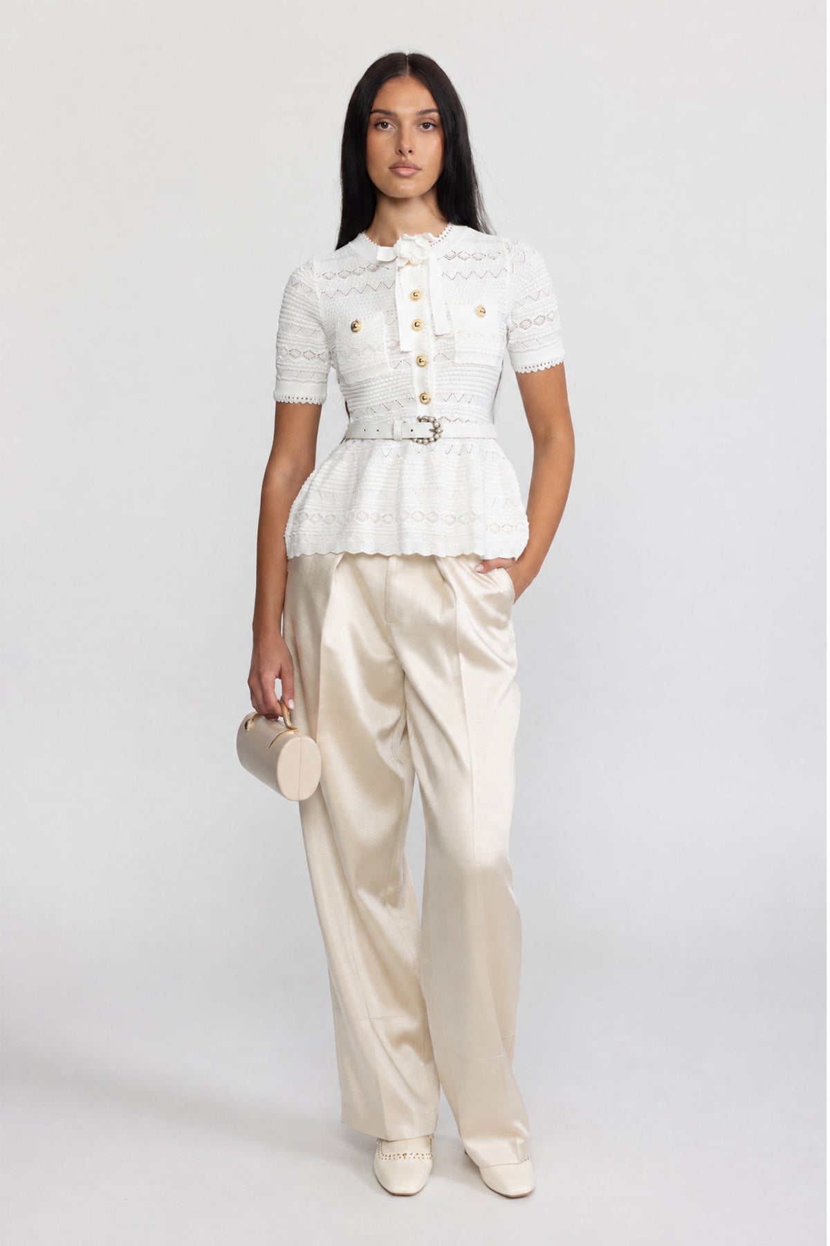Top peplum alb din tricot pointelle cu fundă