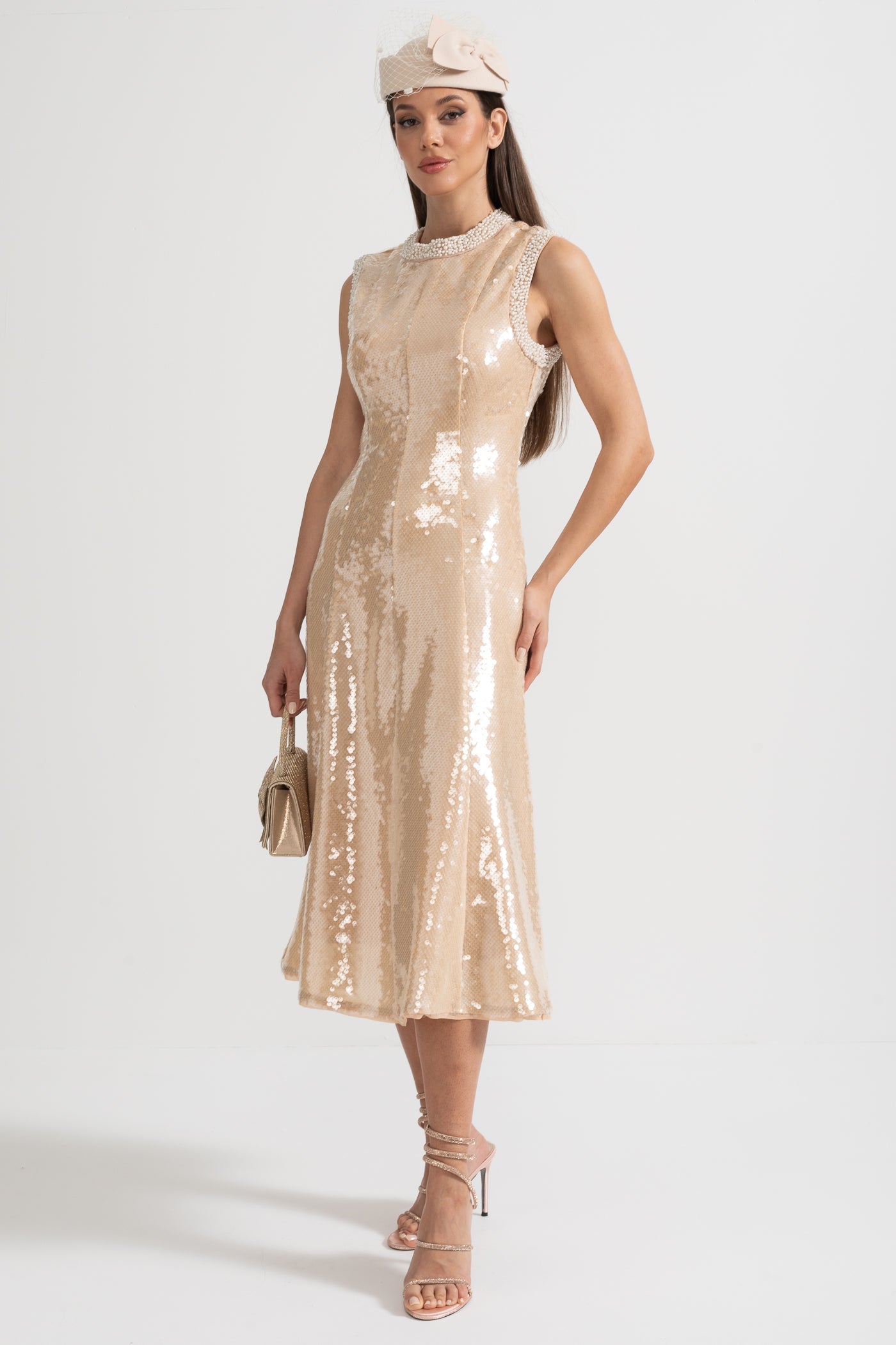 Rochie Elegantă cu Paiete și Accente de Perle Albe - Bej