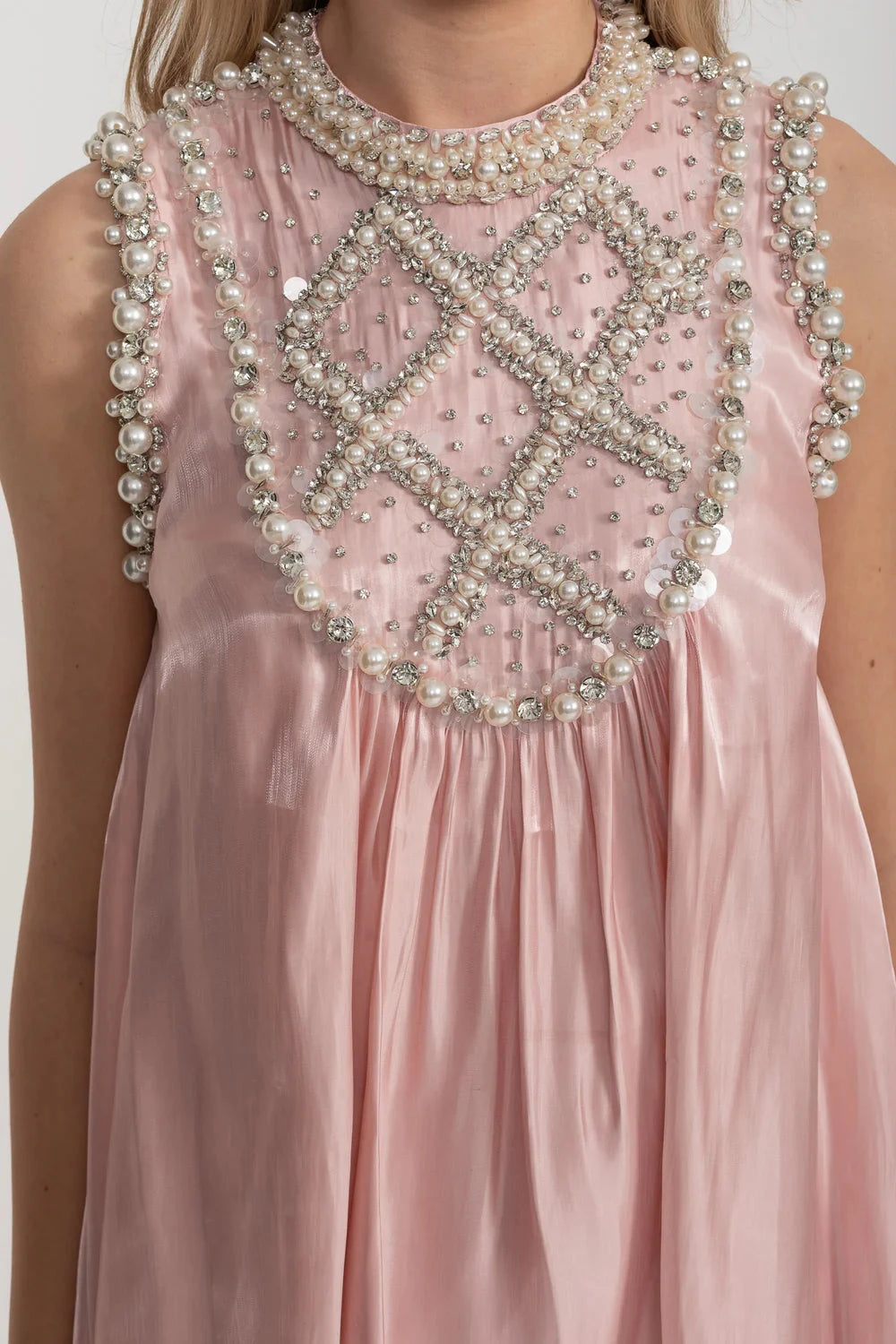Rochie elegantă fără mâneci, croială A-line, cu decoruri sofisticate din perle și cristale - Roz