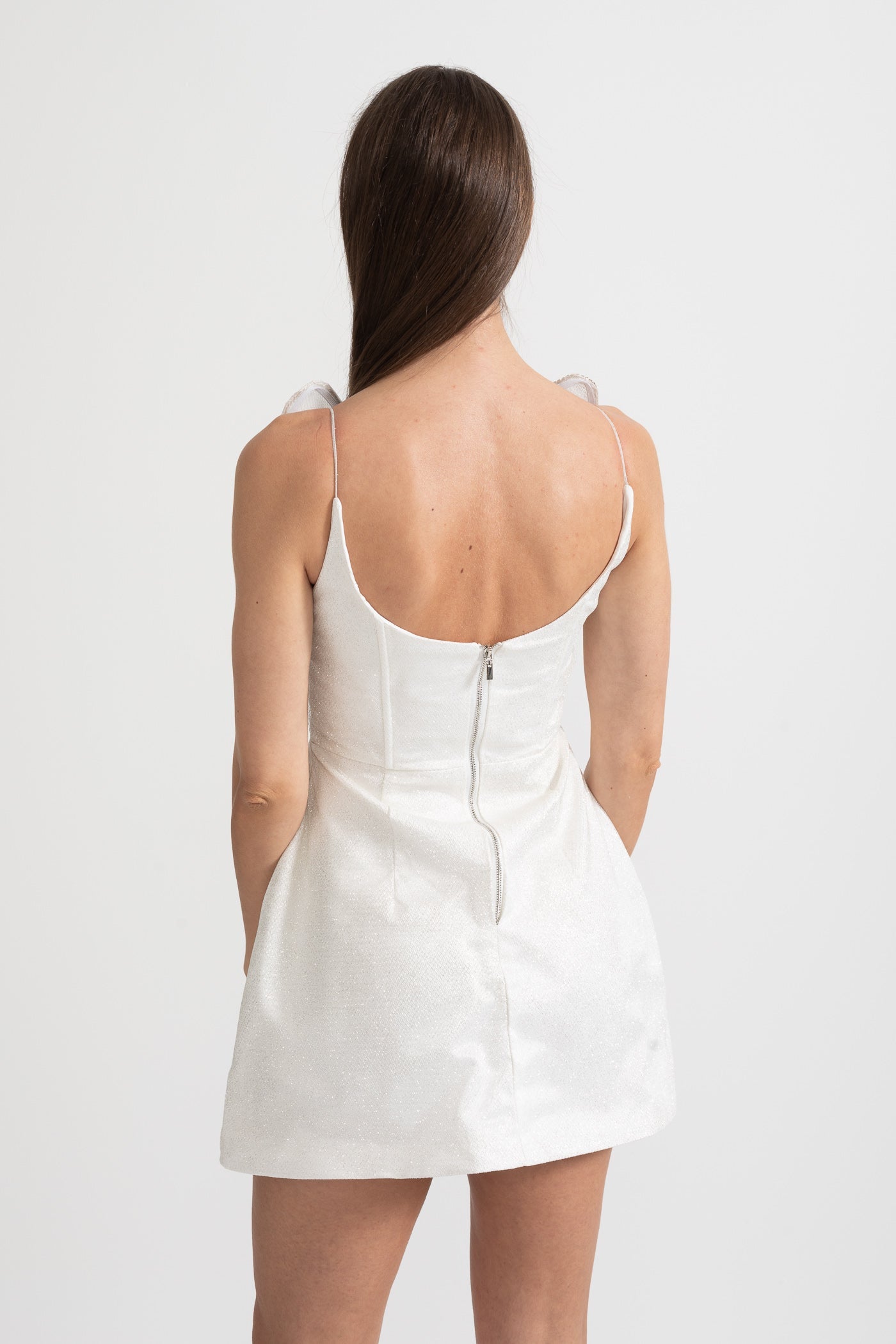 Rochie Mini Conică cu Corsaj Structurat și Accente din Organza Transparentă - Alb