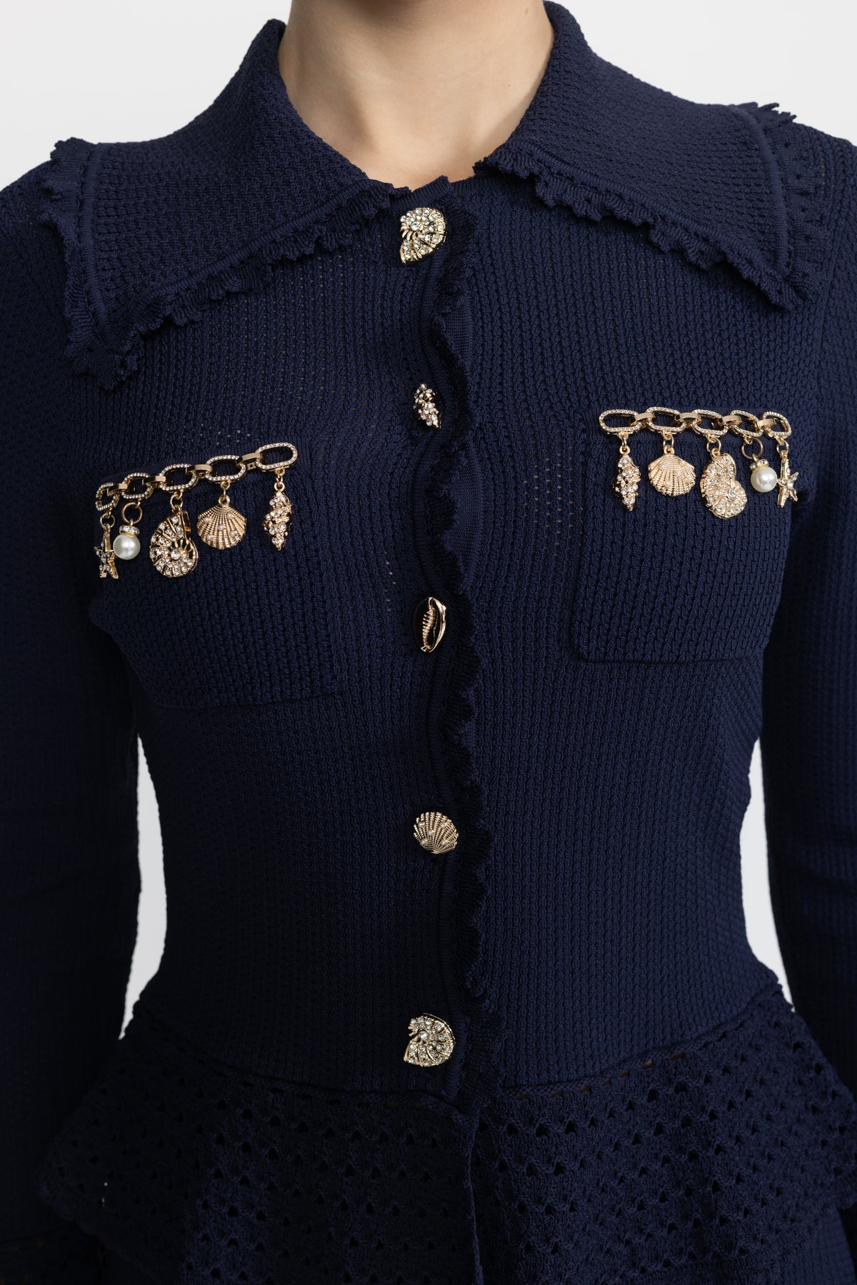 Set coordonat din cardigan tricotat cu charmuri și peplum și pantaloni scurți cu volane - Bleumarin