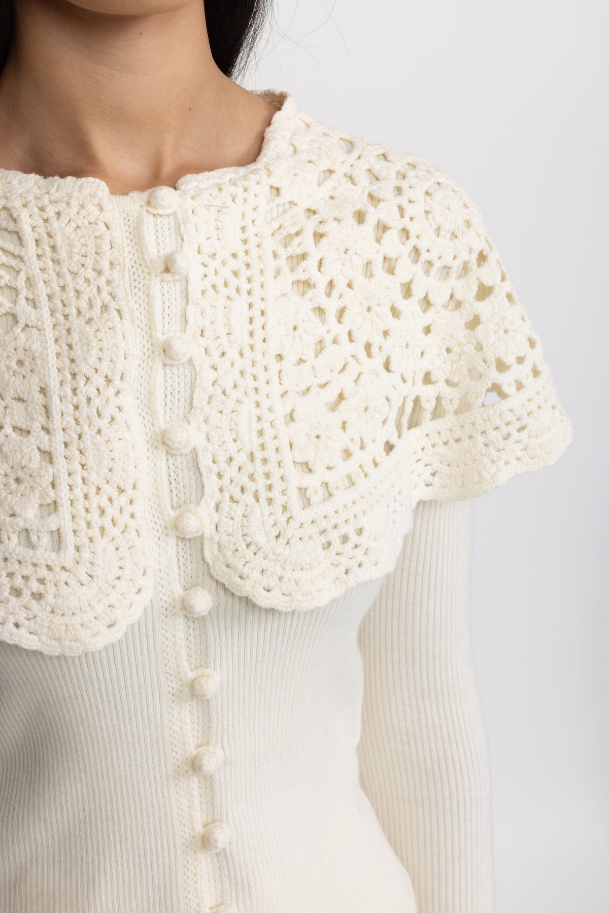 Cardigan din tricot reiat cu guler pelerină croșetat - Ivoire